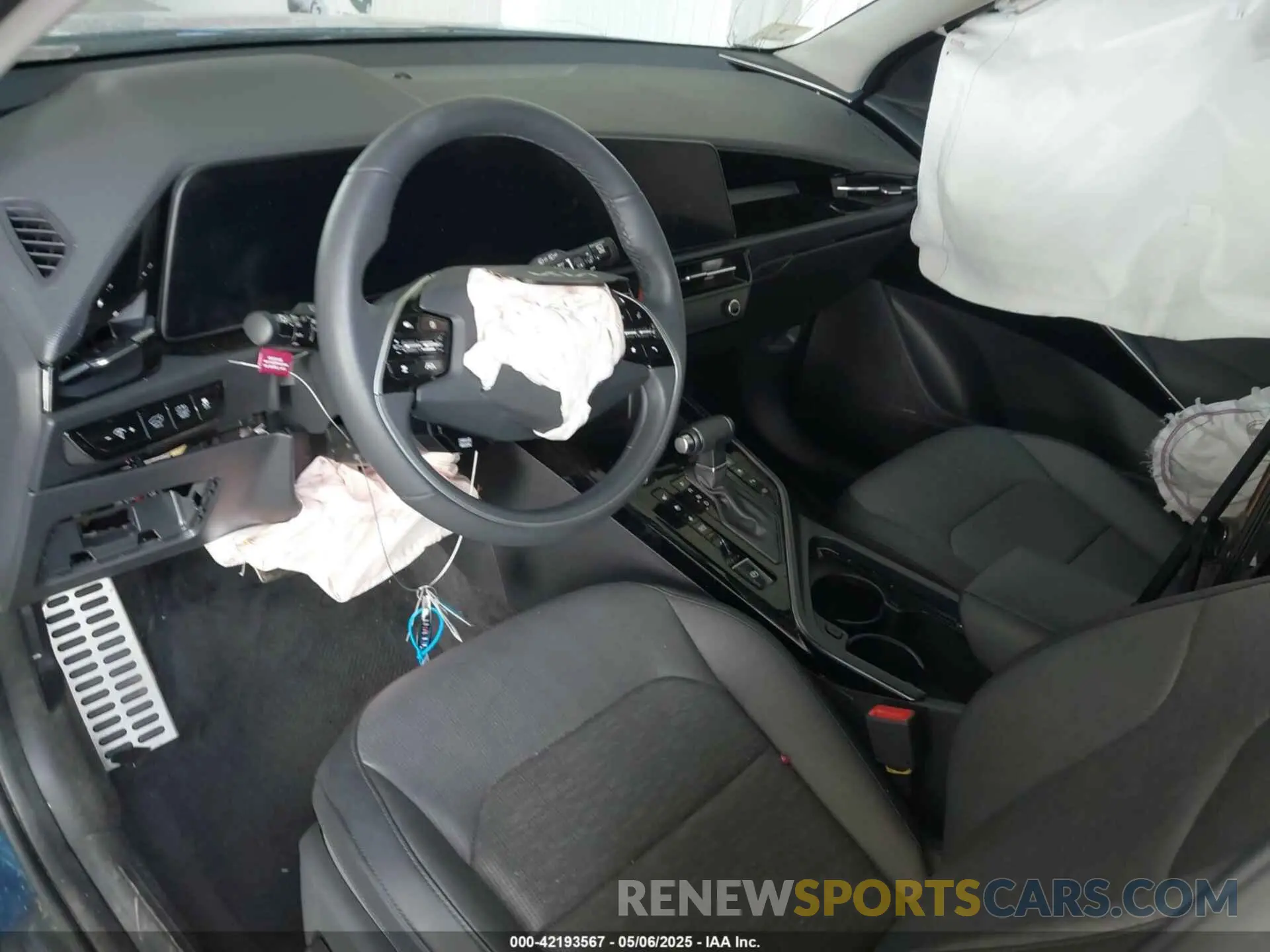 5 Photograph of a damaged car KNDCT3LE5R5124293 KIA NIRO 2024