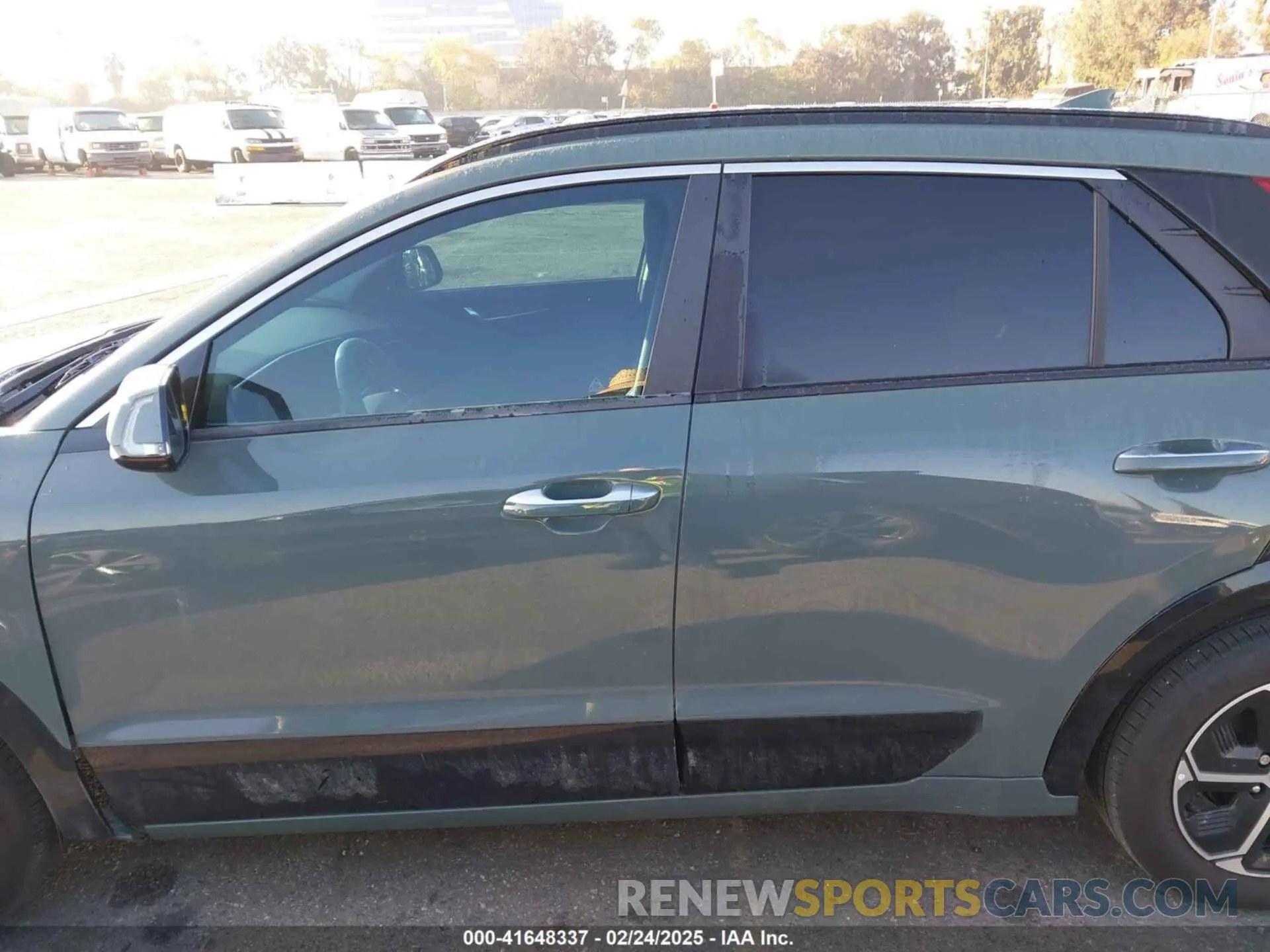 14 Photograph of a damaged car KNDCT3LE5R5125041 KIA NIRO 2024