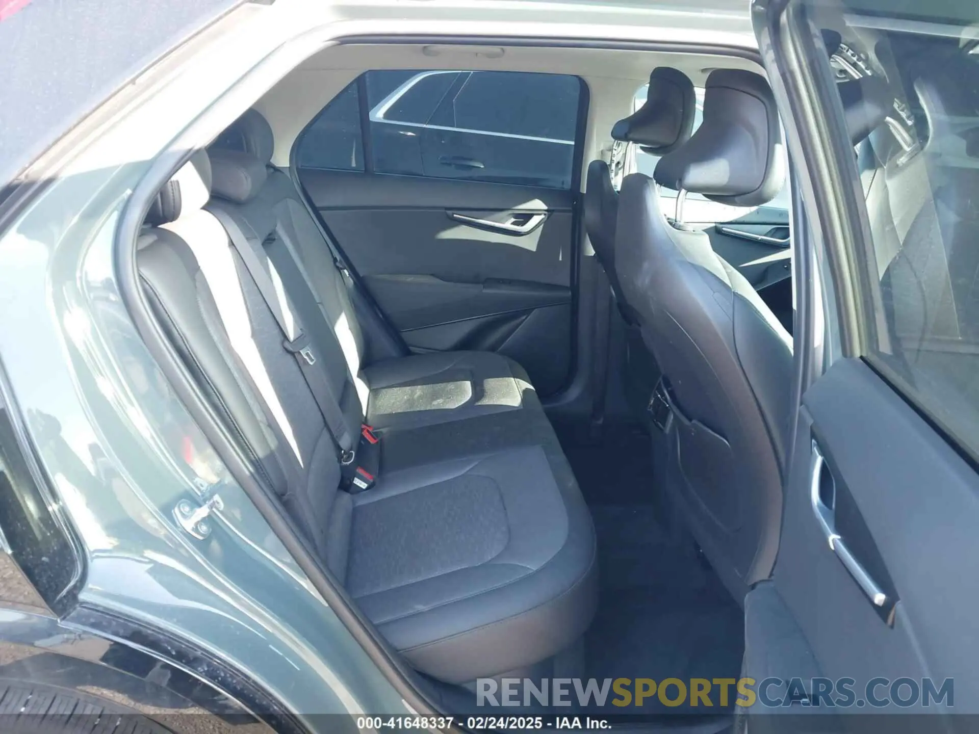 8 Photograph of a damaged car KNDCT3LE5R5125041 KIA NIRO 2024