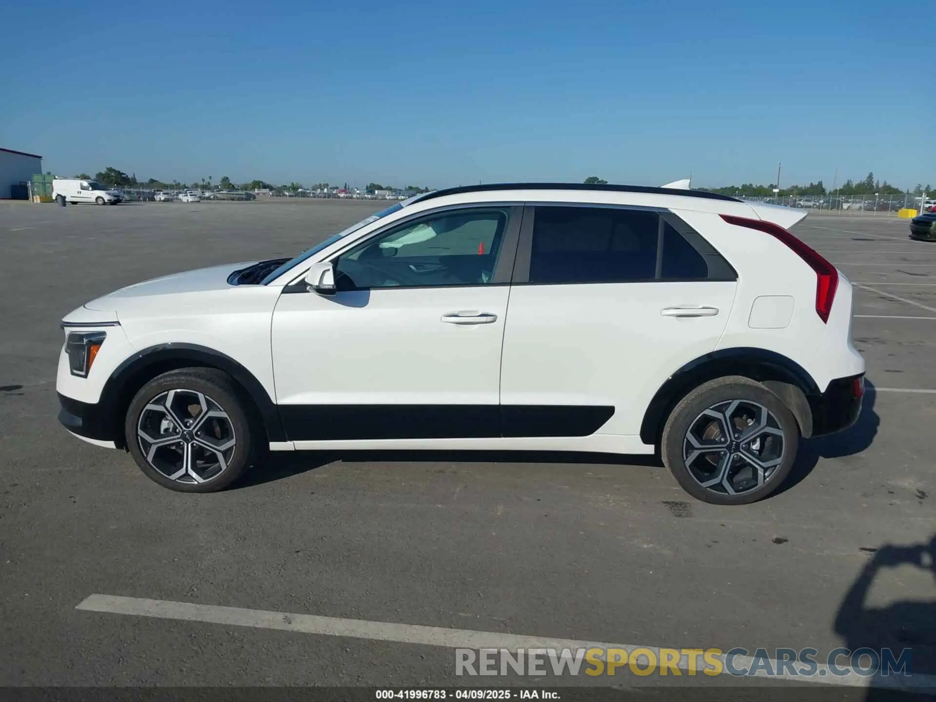 14 Photograph of a damaged car KNDCT3LE9R5122188 KIA NIRO 2024
