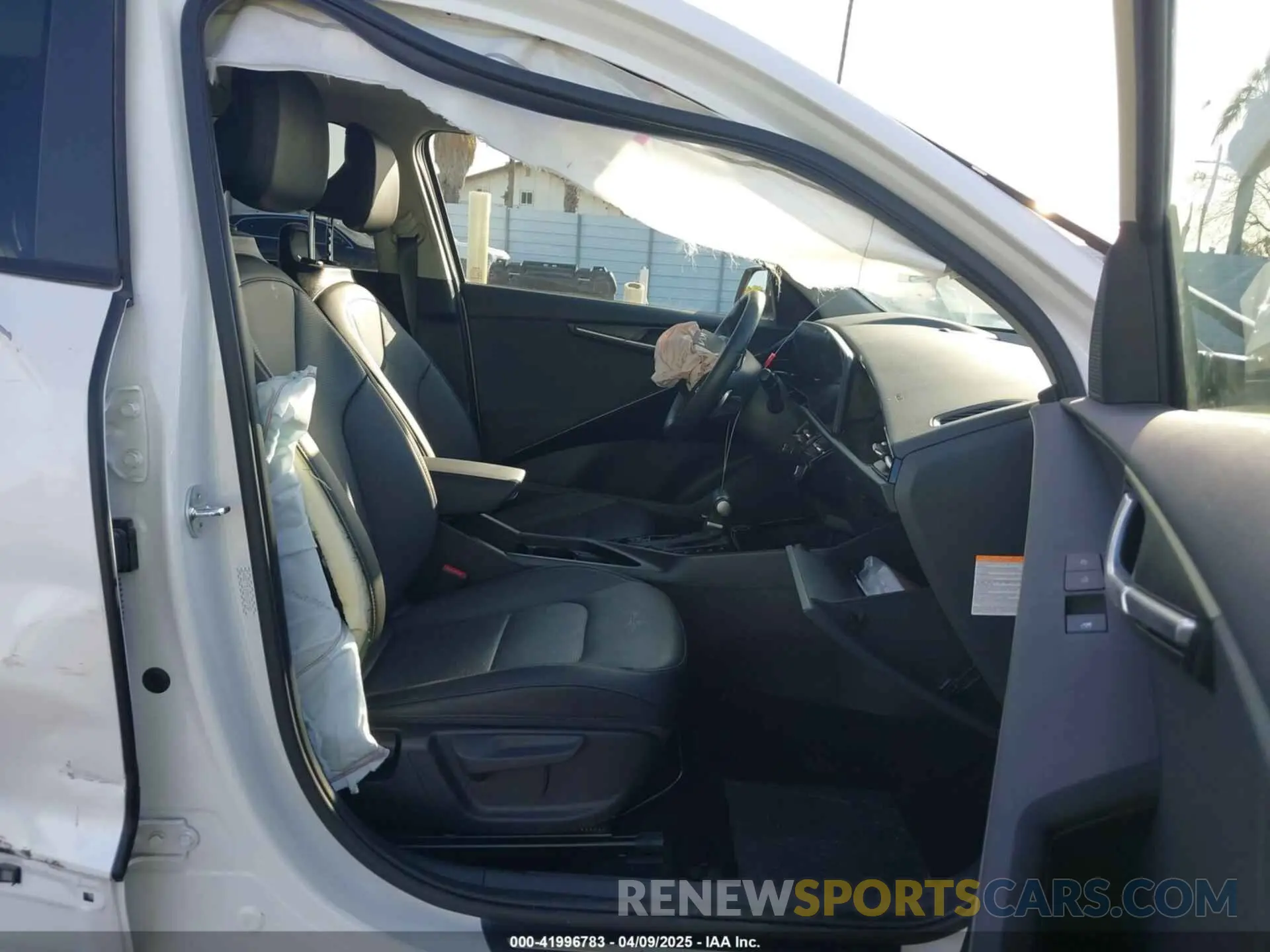 5 Photograph of a damaged car KNDCT3LE9R5122188 KIA NIRO 2024