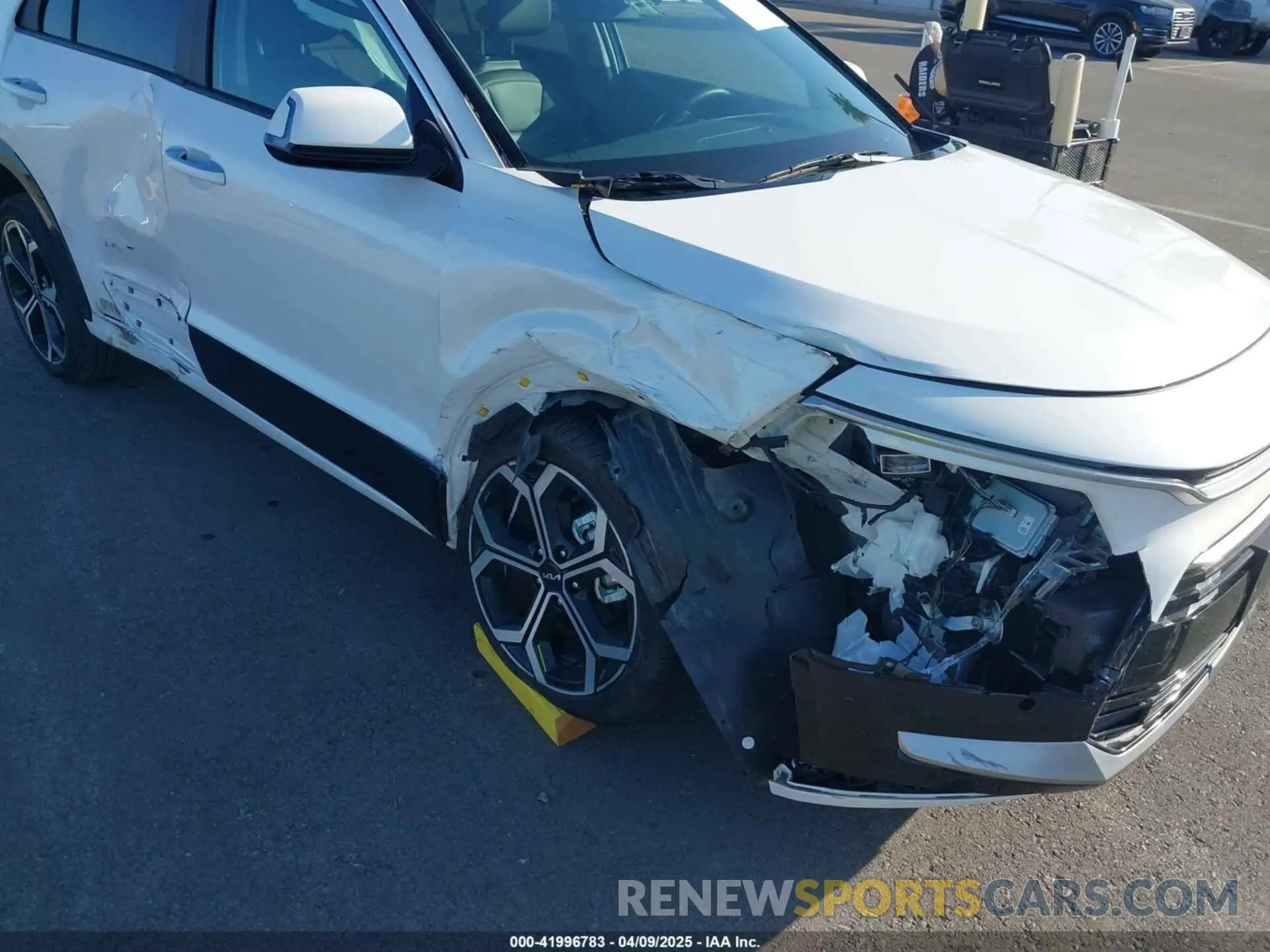 6 Photograph of a damaged car KNDCT3LE9R5122188 KIA NIRO 2024