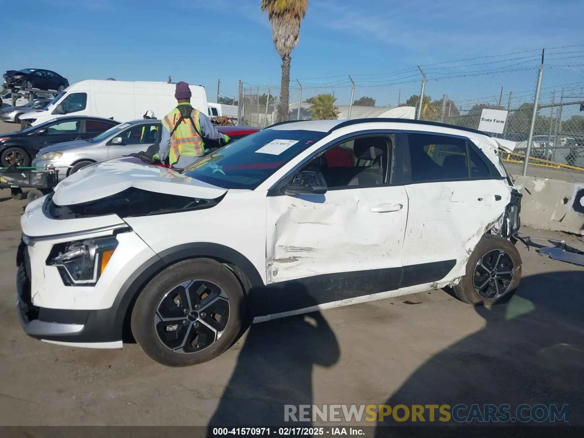 14 Photograph of a damaged car KNDCP3LE6S5218628 KIA NIRO 2025