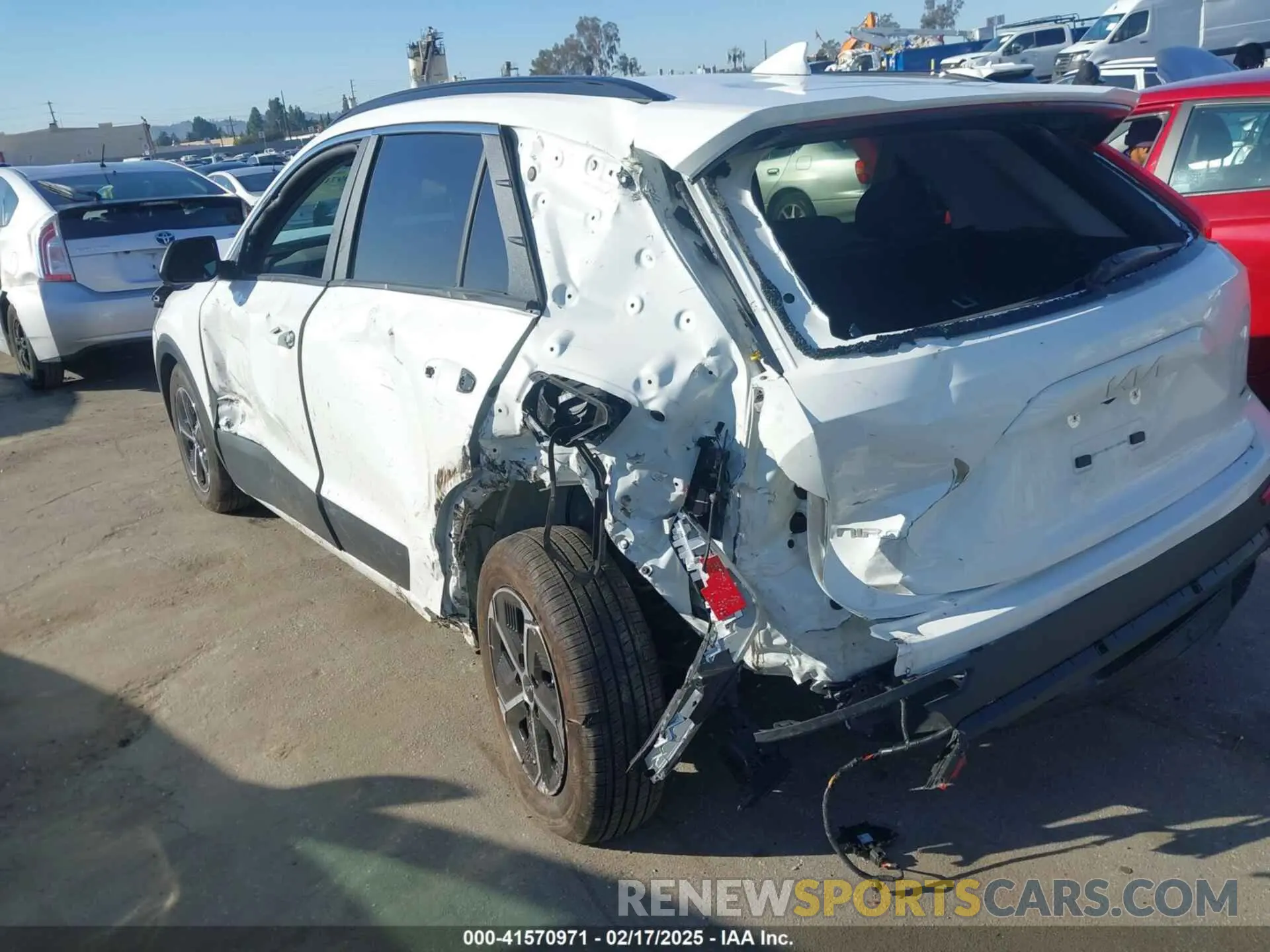 6 Photograph of a damaged car KNDCP3LE6S5218628 KIA NIRO 2025
