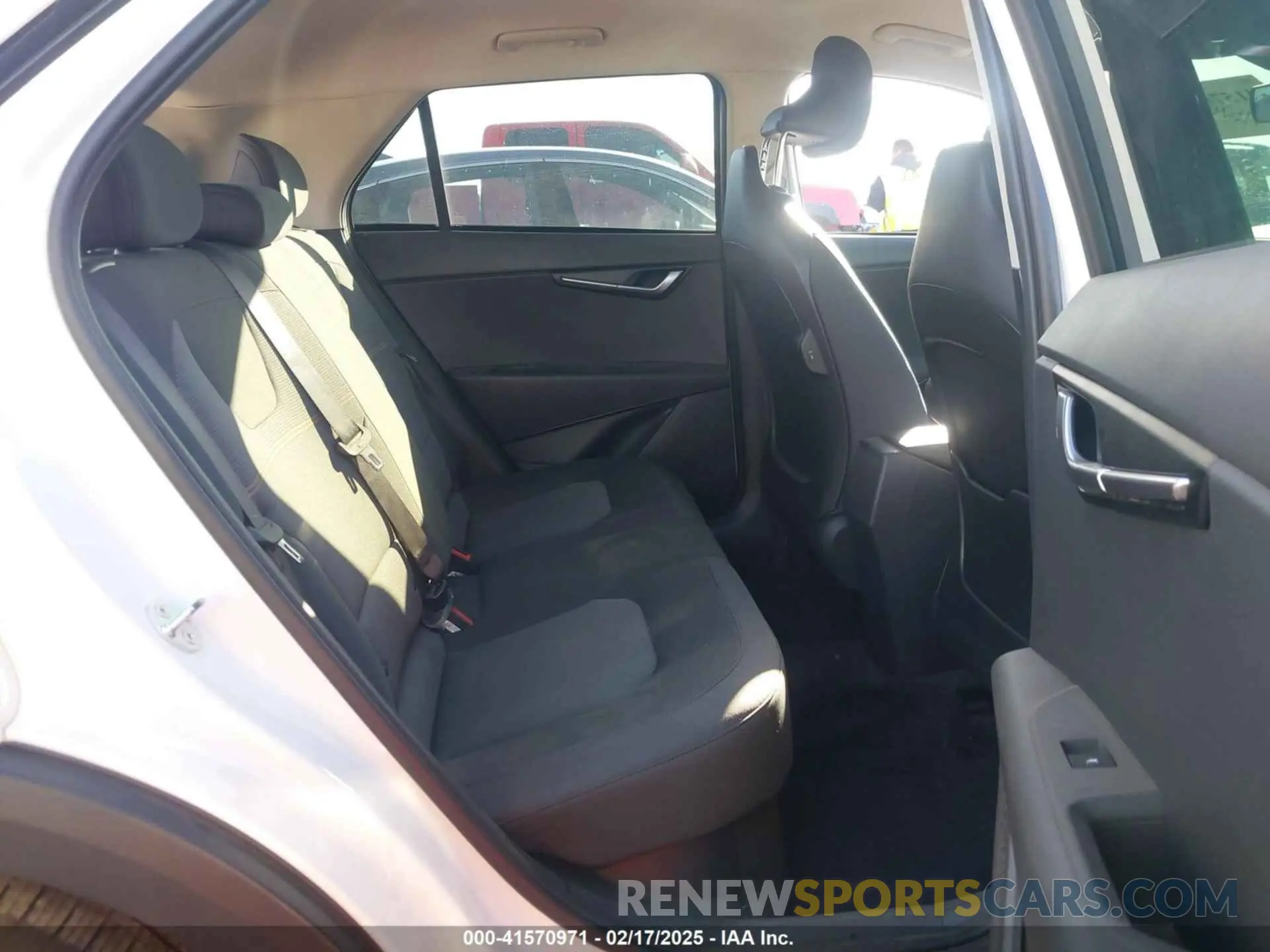 8 Photograph of a damaged car KNDCP3LE6S5218628 KIA NIRO 2025