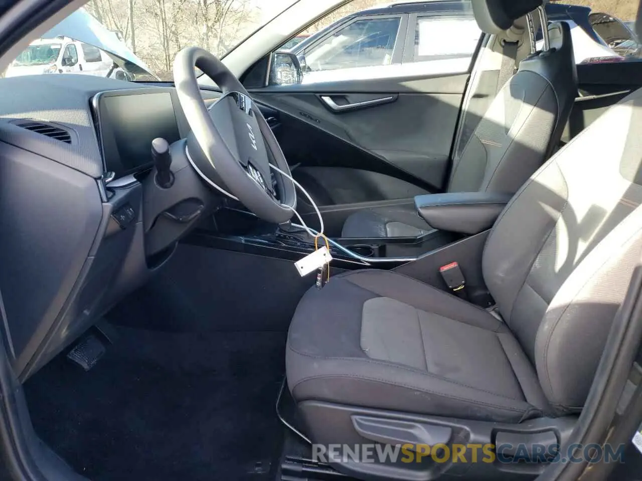 7 Photograph of a damaged car KNDCP3LE8S5213396 KIA NIRO 2025