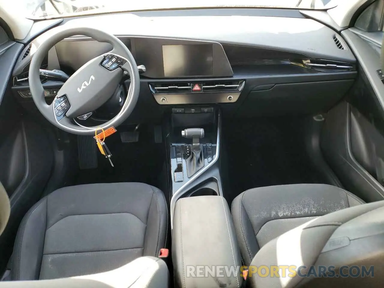 8 Photograph of a damaged car KNDCP3LE8S5213396 KIA NIRO 2025