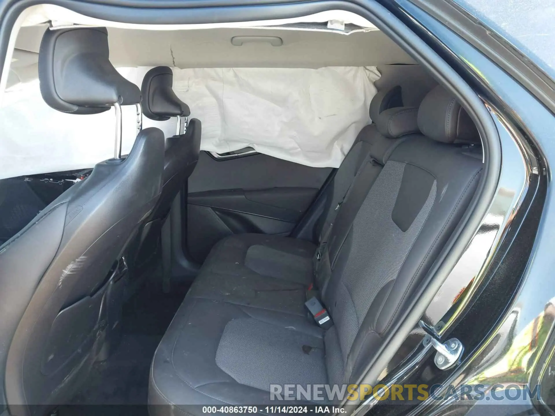 8 Photograph of a damaged car KNDCR3LE4S5217388 KIA NIRO 2025