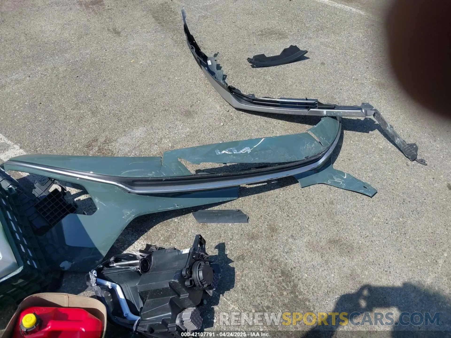 12 Photograph of a damaged car KNDCR3LE7S5234184 KIA NIRO 2025
