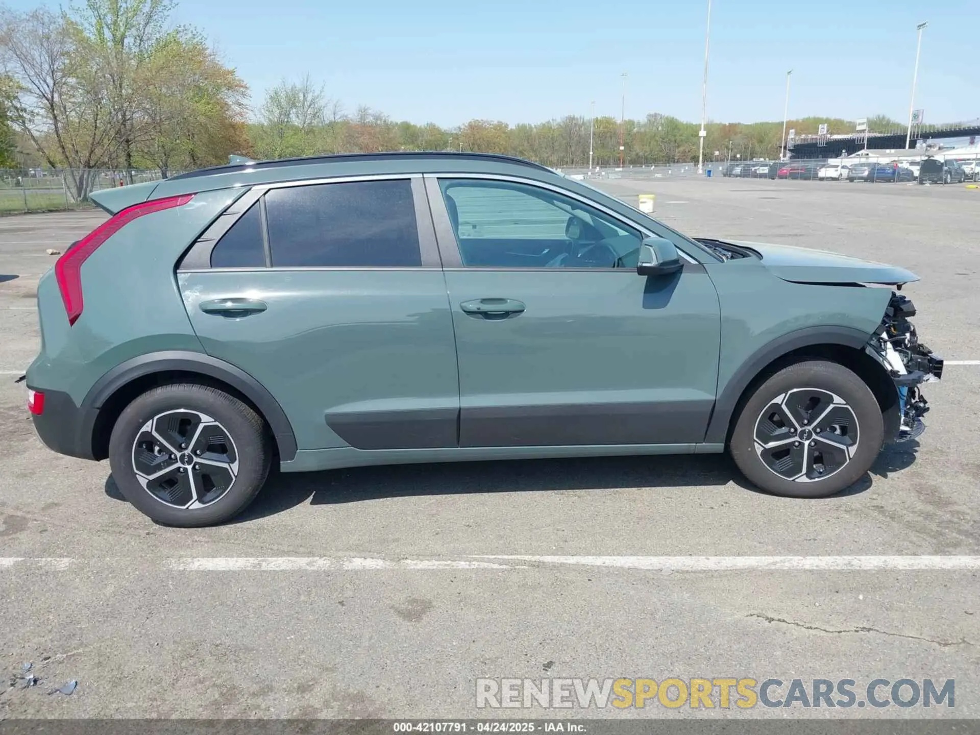 14 Photograph of a damaged car KNDCR3LE7S5234184 KIA NIRO 2025