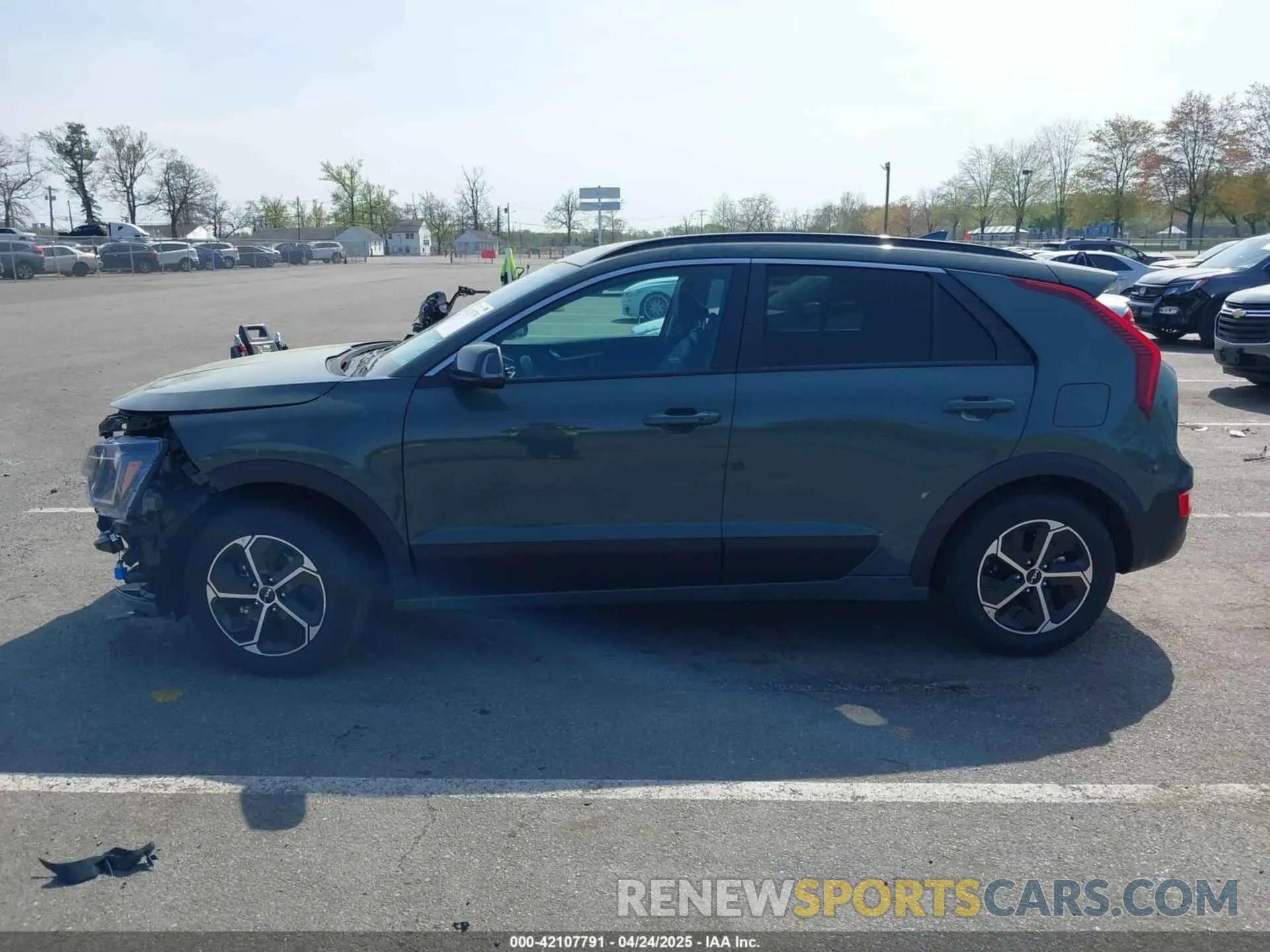 15 Photograph of a damaged car KNDCR3LE7S5234184 KIA NIRO 2025