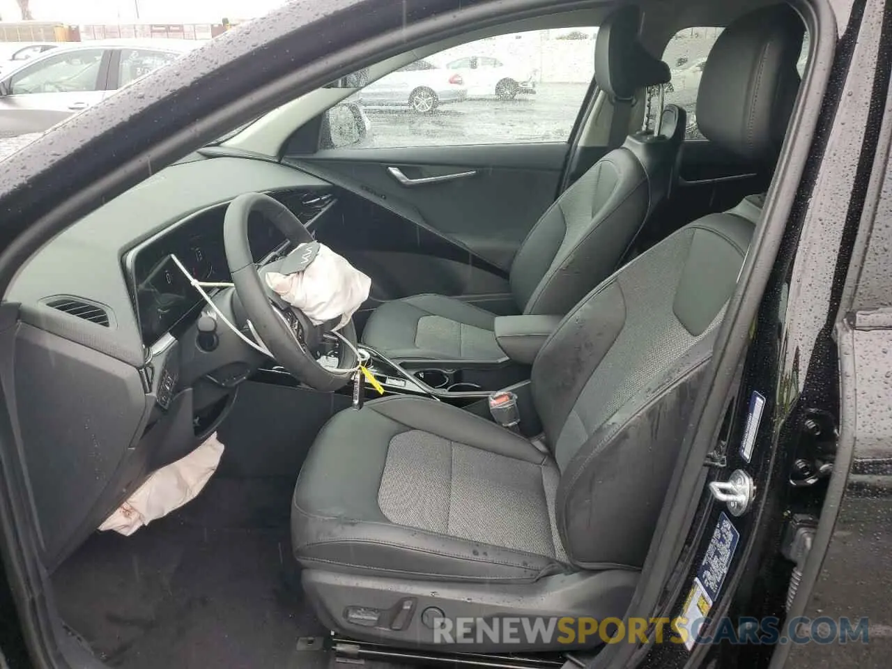 7 Photograph of a damaged car KNDCS3LF9S5239657 KIA NIRO 2025