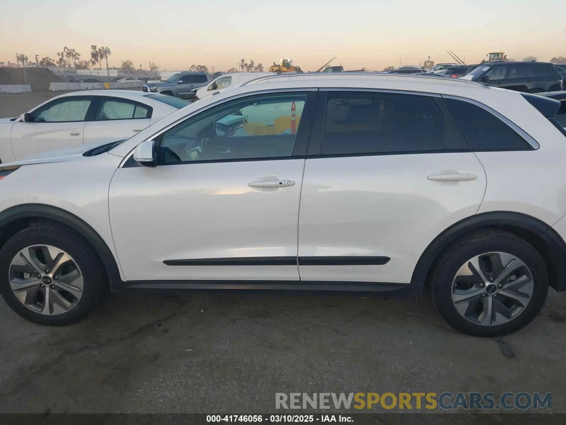 15 Photograph of a damaged car KNDCC3LG0K5014985 KIA NIRO EV 2019