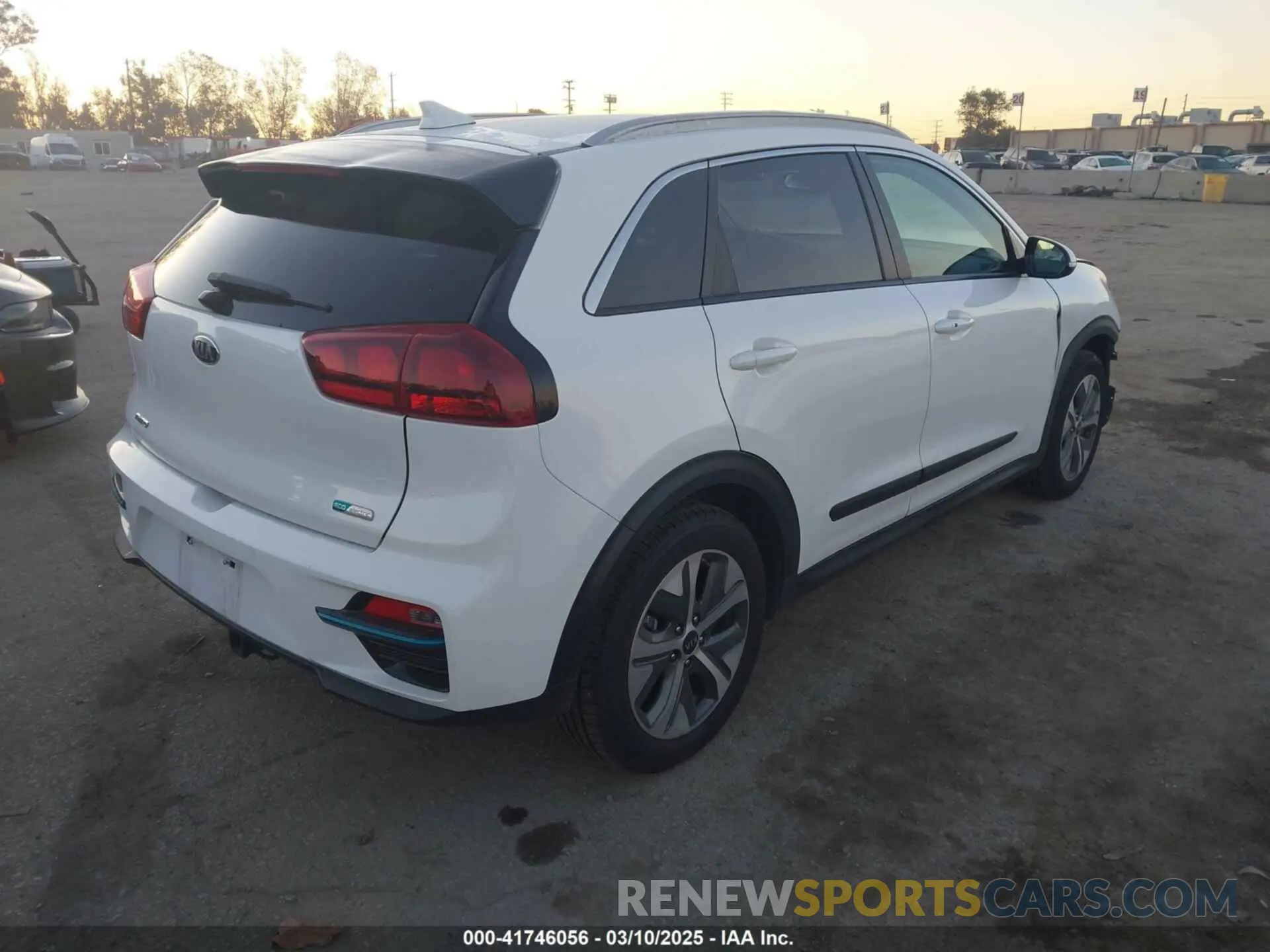 4 Photograph of a damaged car KNDCC3LG0K5014985 KIA NIRO EV 2019