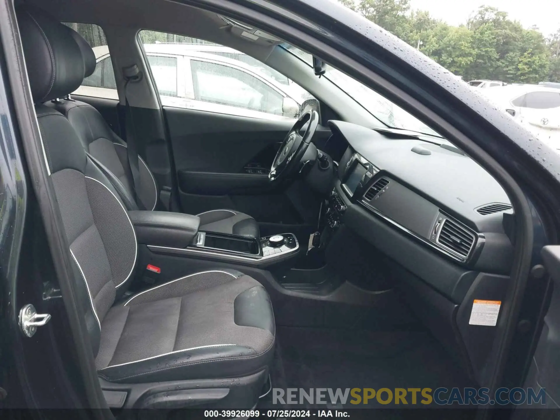 5 Photograph of a damaged car KNDCC3LG0K5024433 KIA NIRO EV 2019