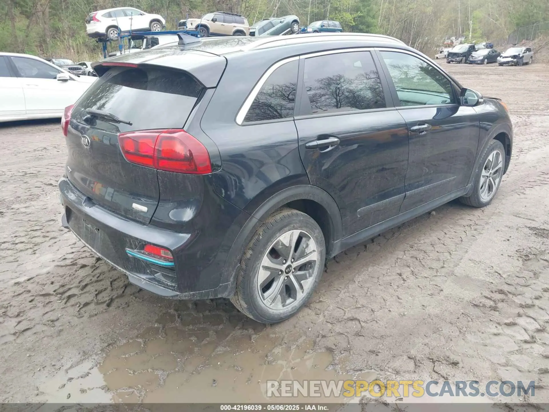 4 Photograph of a damaged car KNDCC3LG5K5020989 KIA NIRO EV 2019