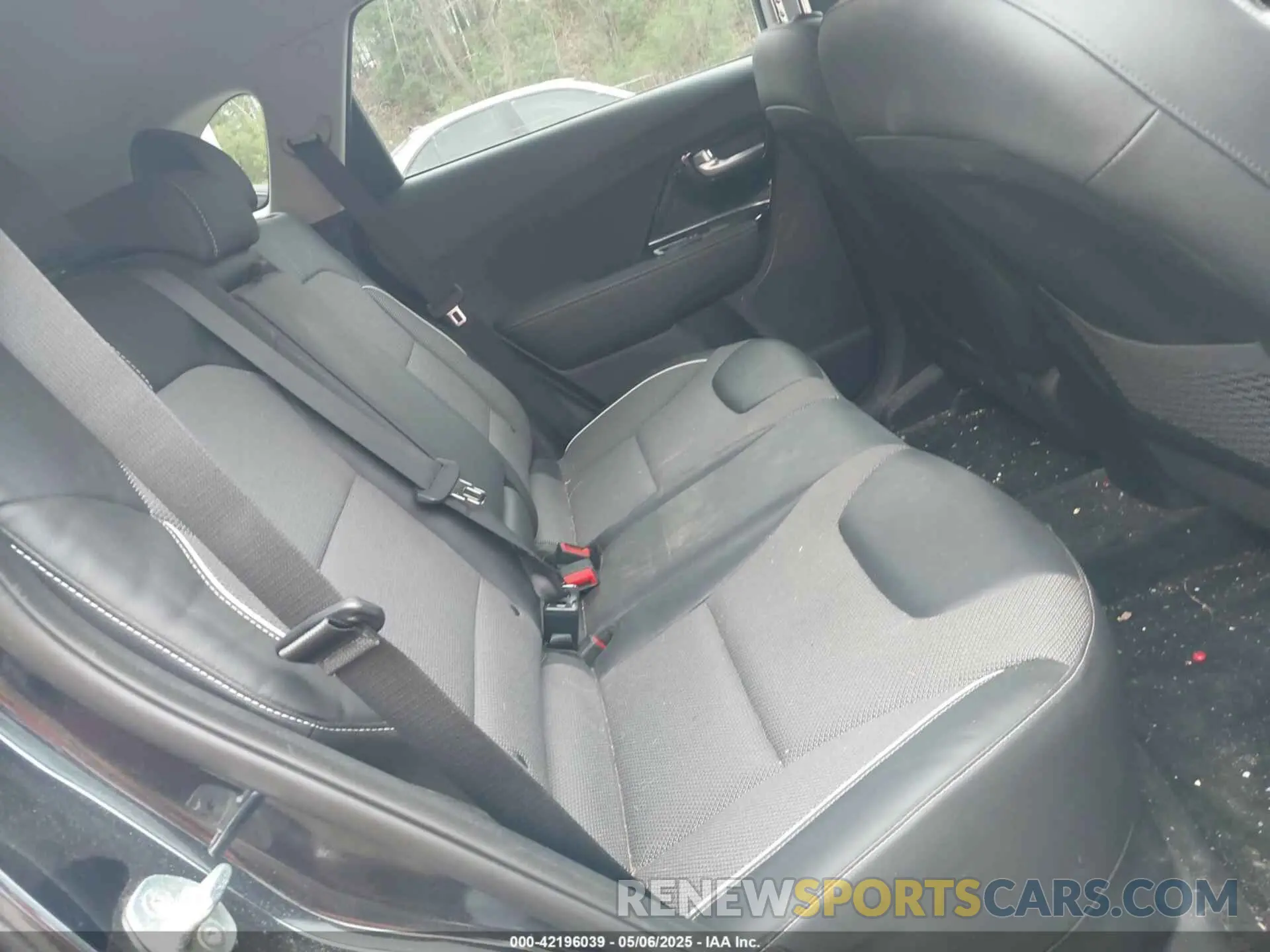 8 Photograph of a damaged car KNDCC3LG5K5020989 KIA NIRO EV 2019