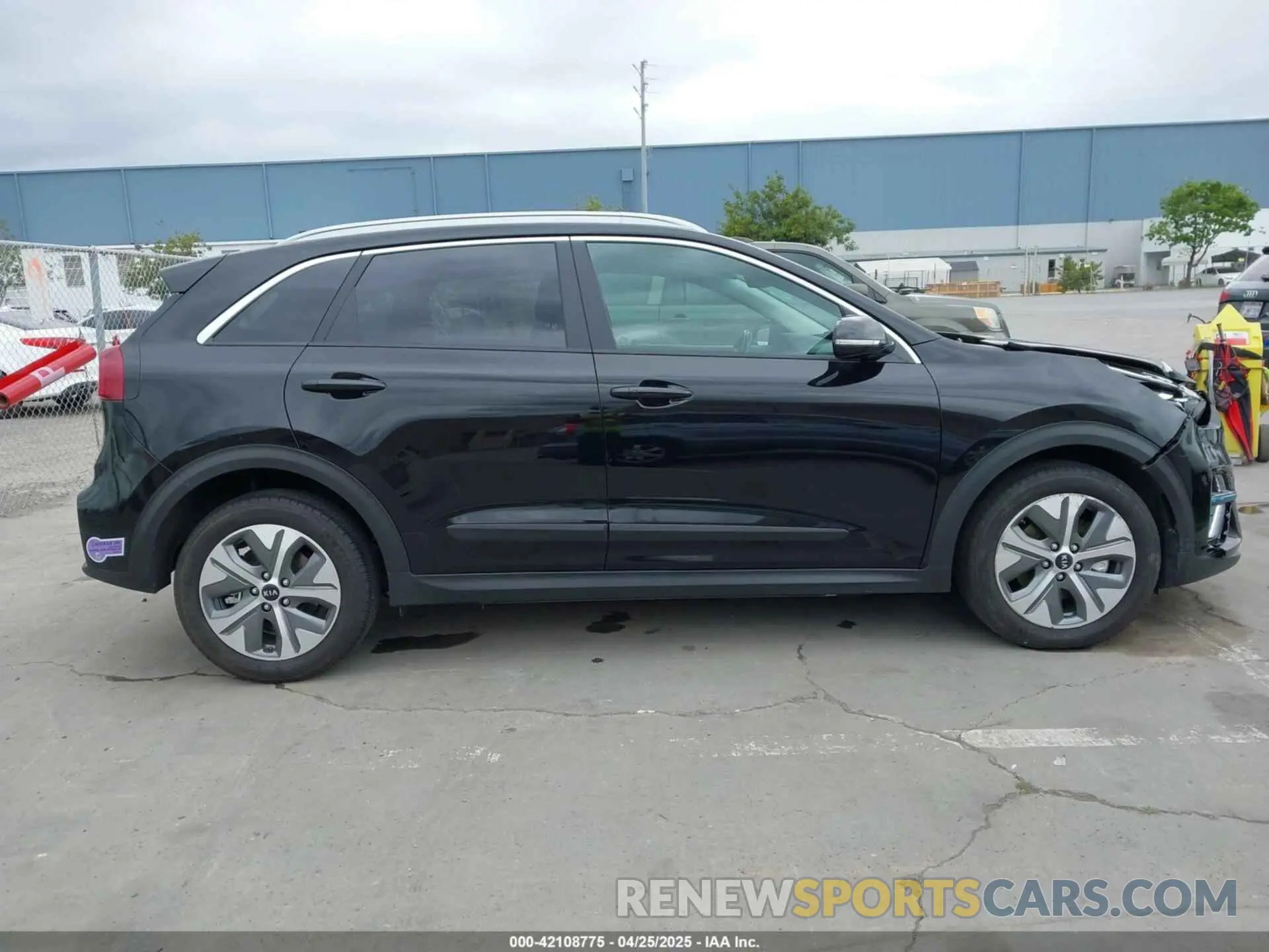 13 Photograph of a damaged car KNDCE3LG9K5009990 KIA NIRO EV 2019