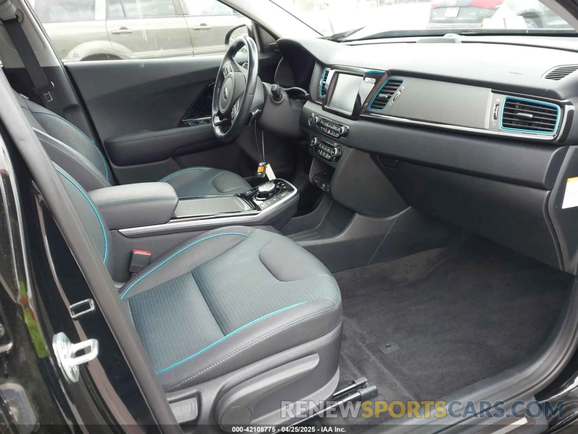 5 Photograph of a damaged car KNDCE3LG9K5009990 KIA NIRO EV 2019