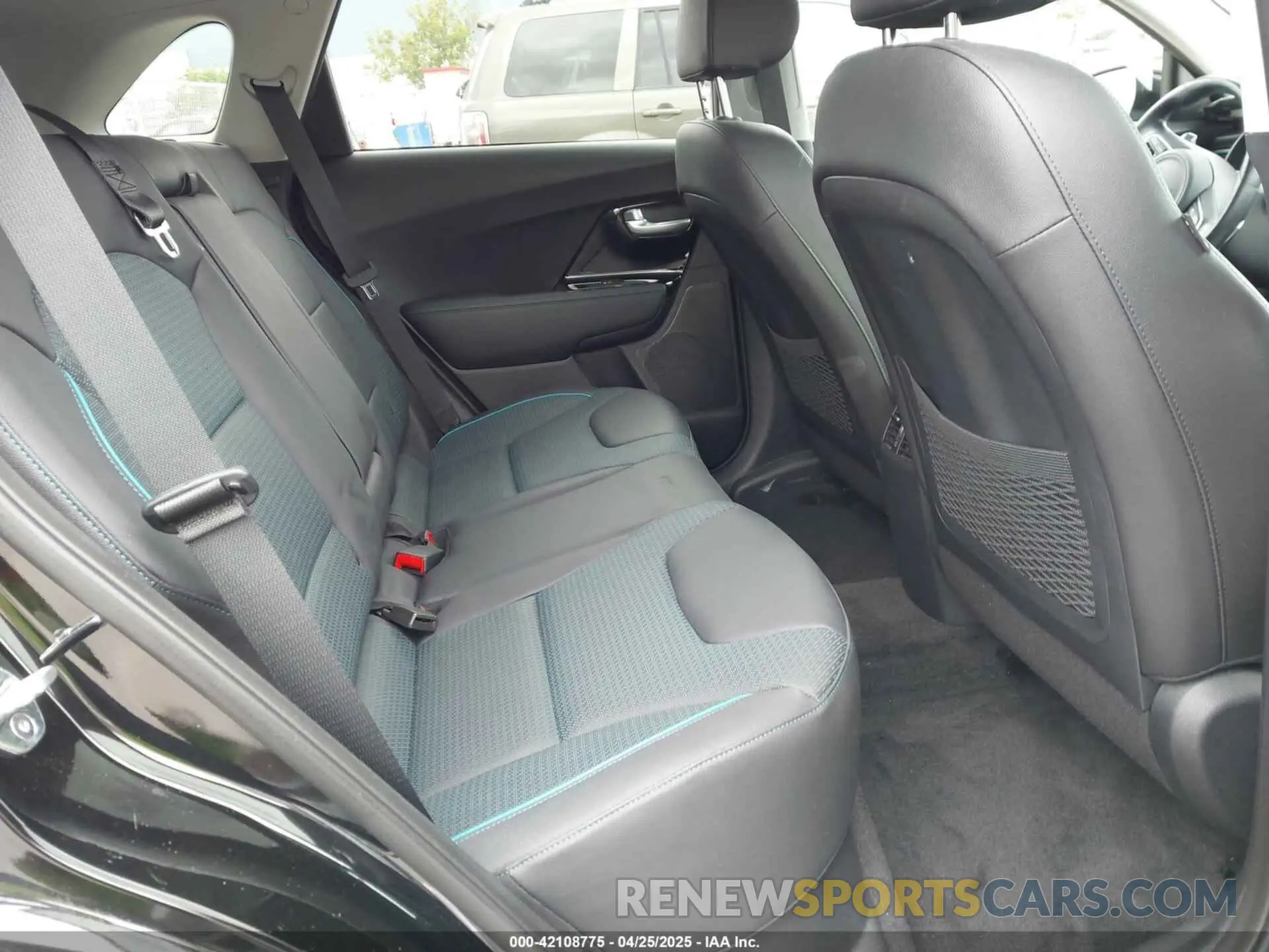 8 Photograph of a damaged car KNDCE3LG9K5009990 KIA NIRO EV 2019