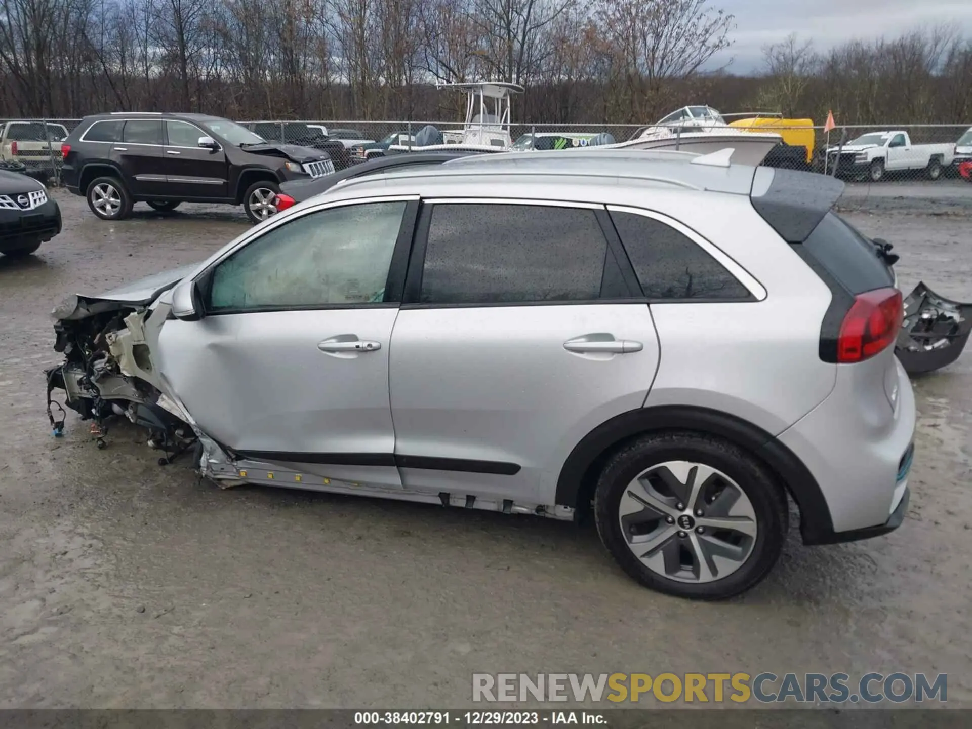 13 Photograph of a damaged car KNDCC3LG1L5076154 KIA NIRO EV 2020