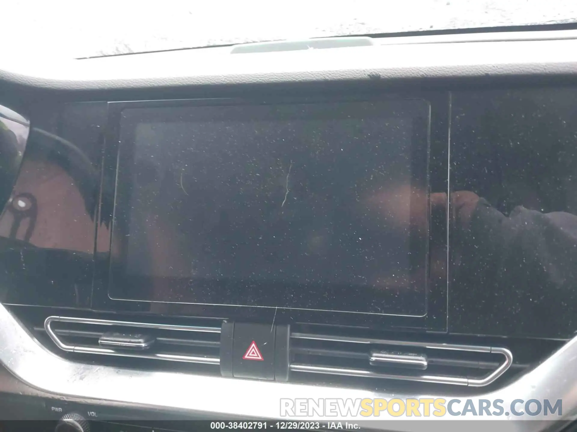 16 Photograph of a damaged car KNDCC3LG1L5076154 KIA NIRO EV 2020
