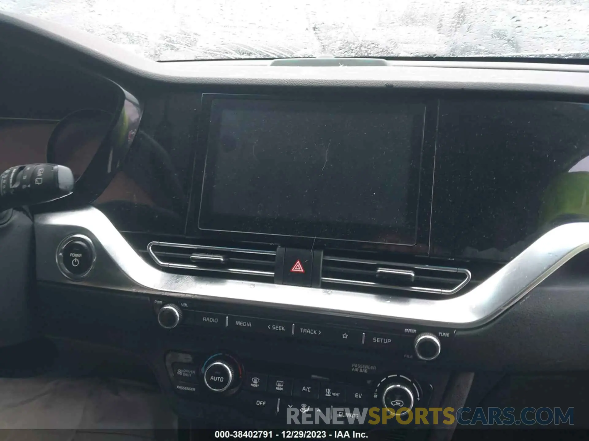 17 Photograph of a damaged car KNDCC3LG1L5076154 KIA NIRO EV 2020