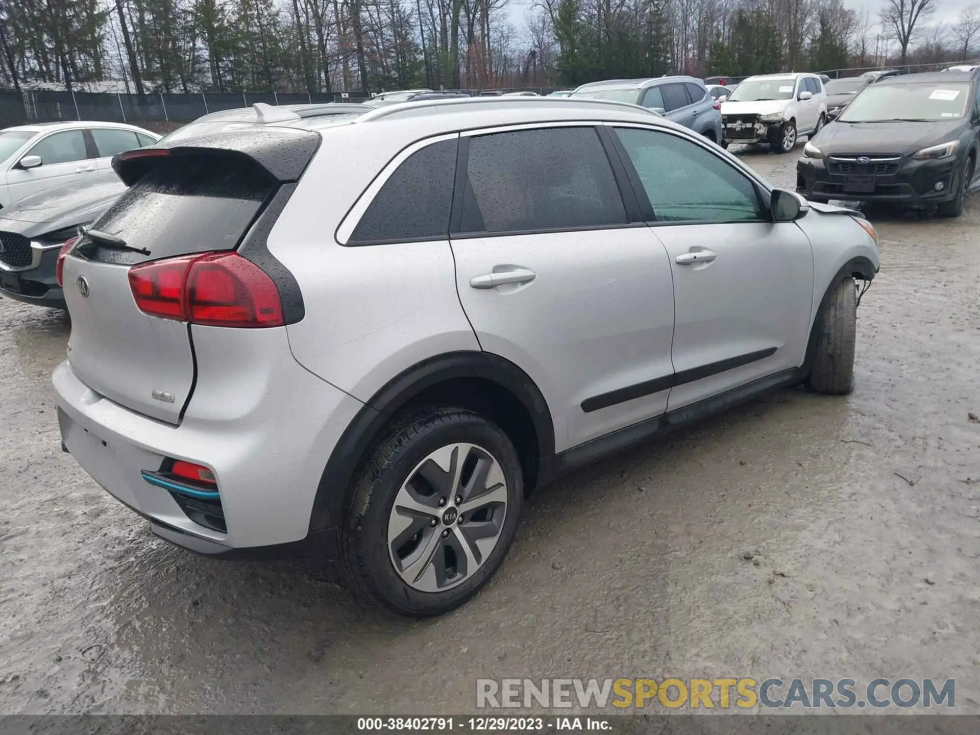 4 Photograph of a damaged car KNDCC3LG1L5076154 KIA NIRO EV 2020