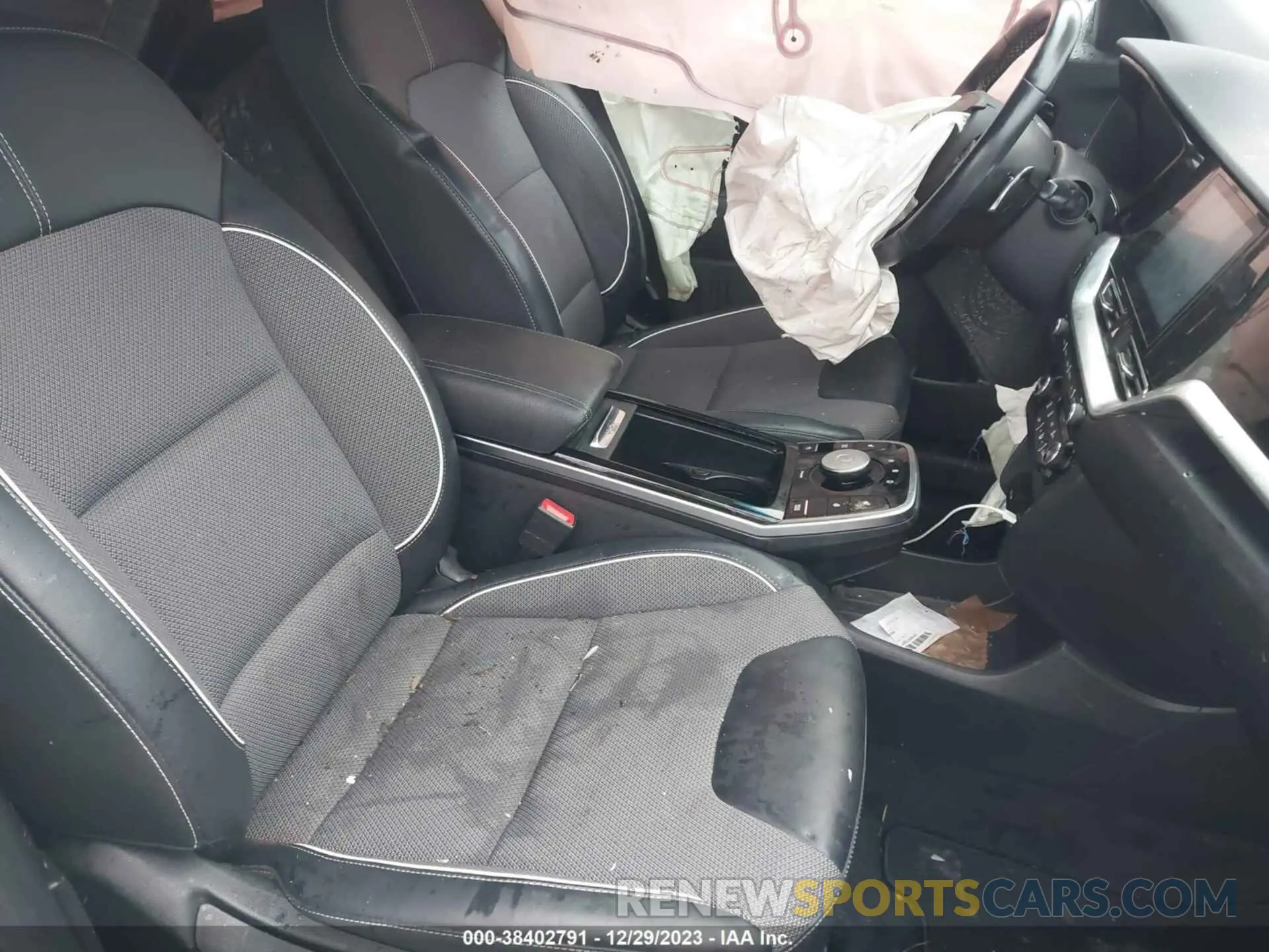 8 Photograph of a damaged car KNDCC3LG1L5076154 KIA NIRO EV 2020
