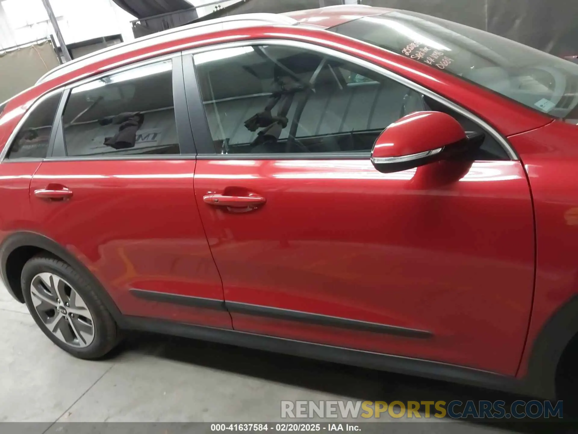 13 Photograph of a damaged car KNDCC3LG4L5040684 KIA NIRO EV 2020