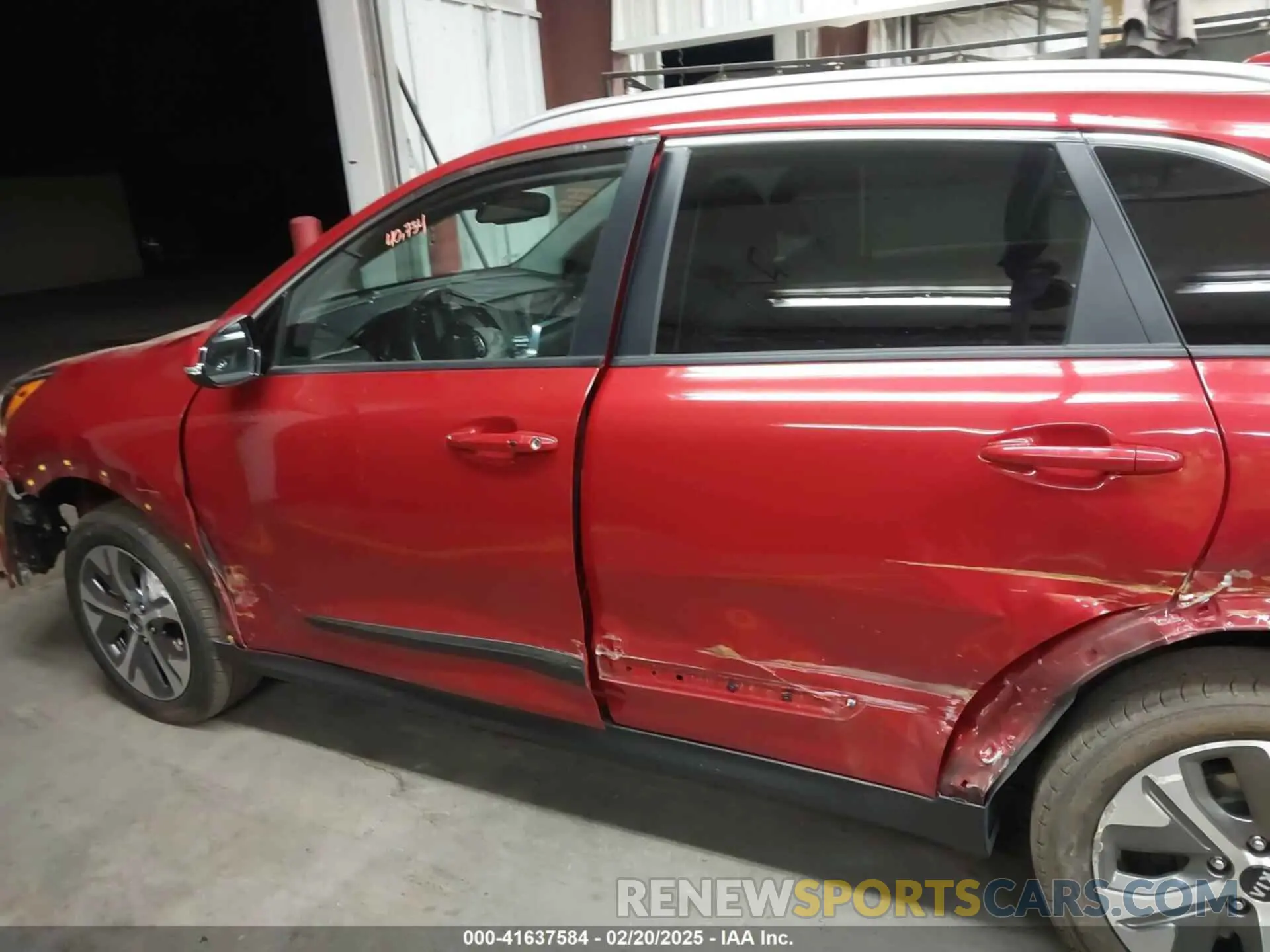 14 Photograph of a damaged car KNDCC3LG4L5040684 KIA NIRO EV 2020
