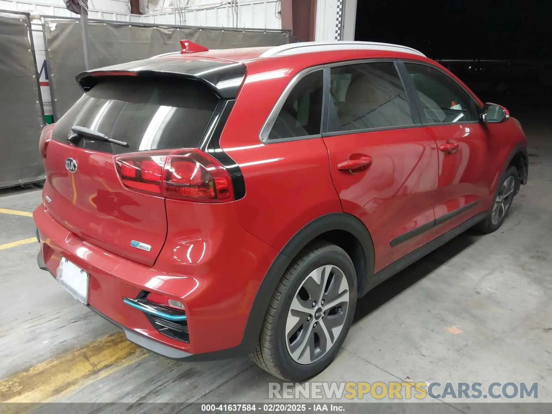 4 Photograph of a damaged car KNDCC3LG4L5040684 KIA NIRO EV 2020