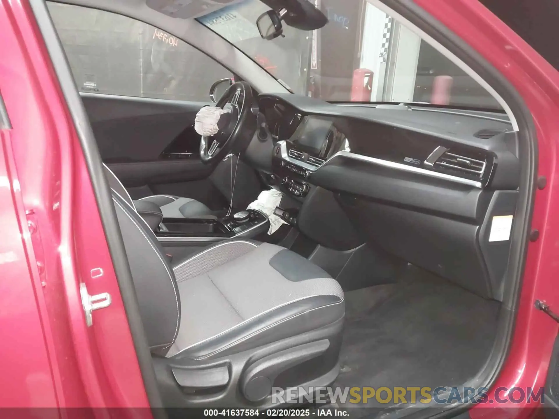 5 Photograph of a damaged car KNDCC3LG4L5040684 KIA NIRO EV 2020