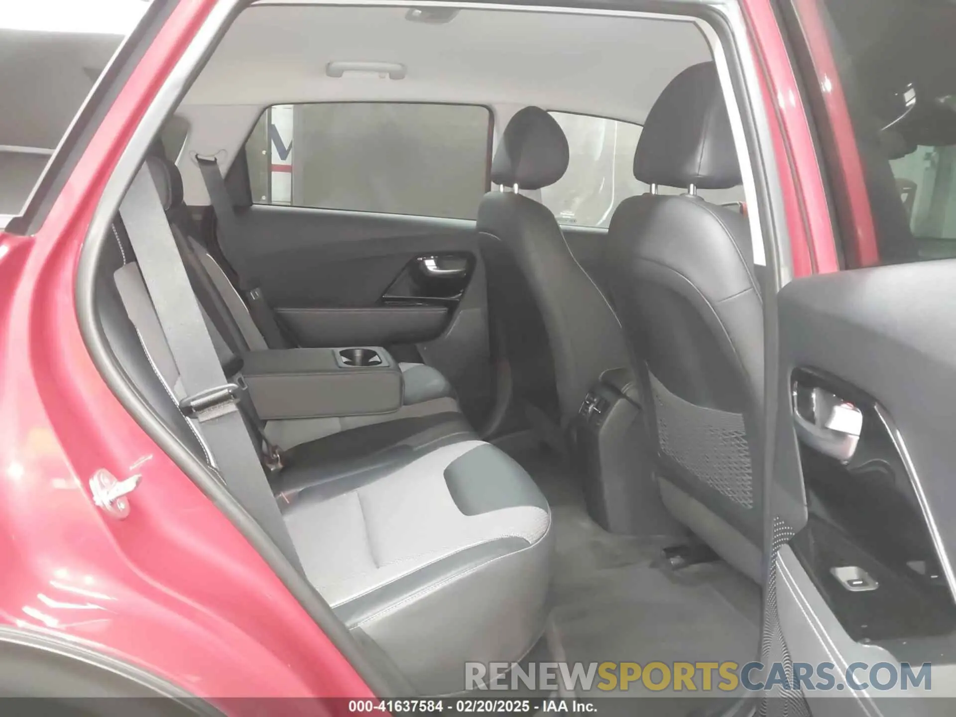 8 Photograph of a damaged car KNDCC3LG4L5040684 KIA NIRO EV 2020