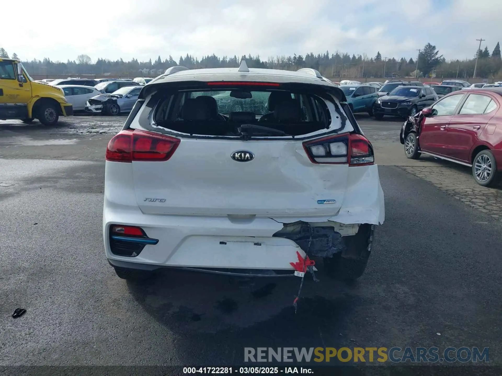 17 Photograph of a damaged car KNDCC3LG9L5055729 KIA NIRO EV 2020