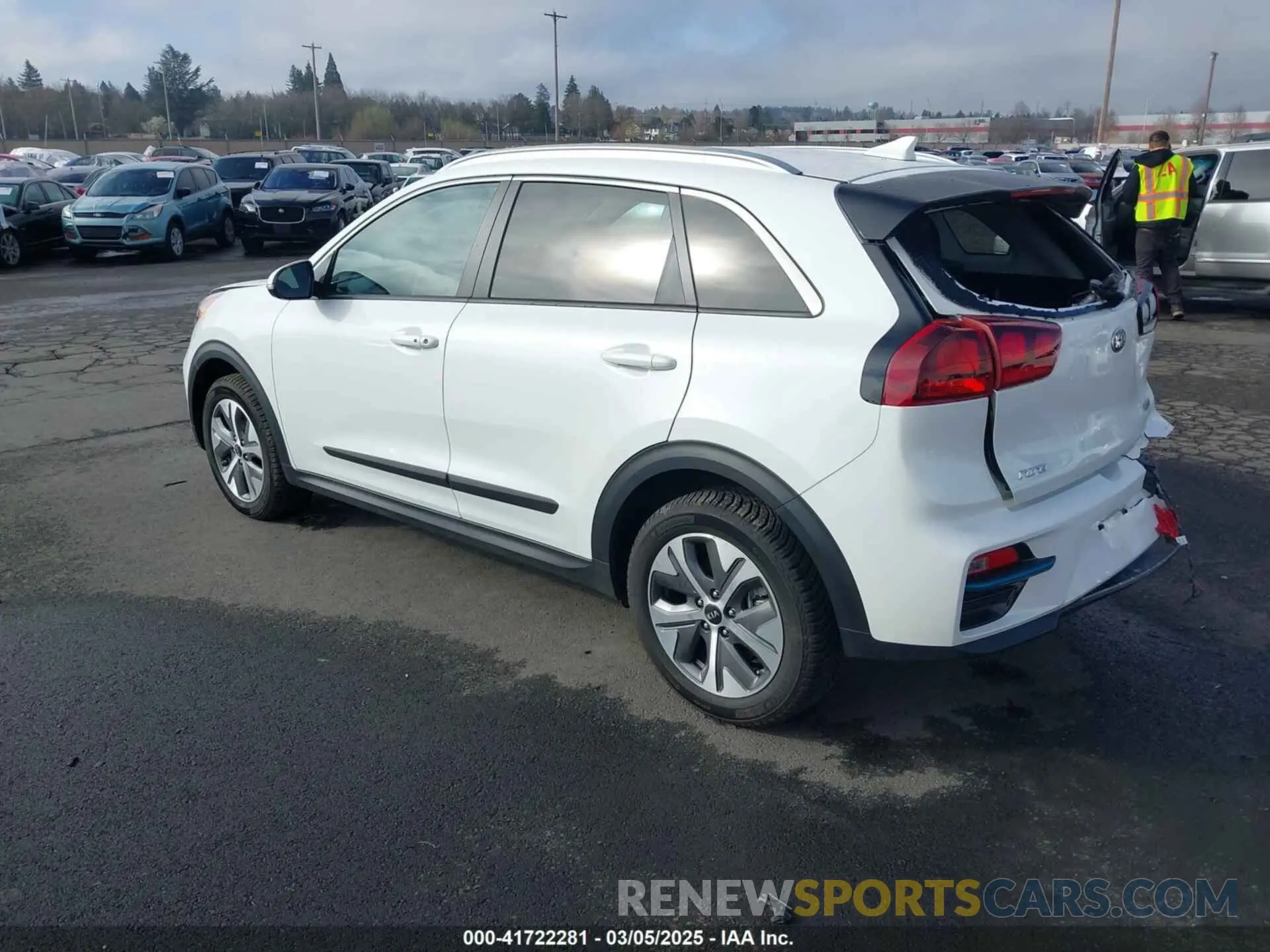 3 Photograph of a damaged car KNDCC3LG9L5055729 KIA NIRO EV 2020