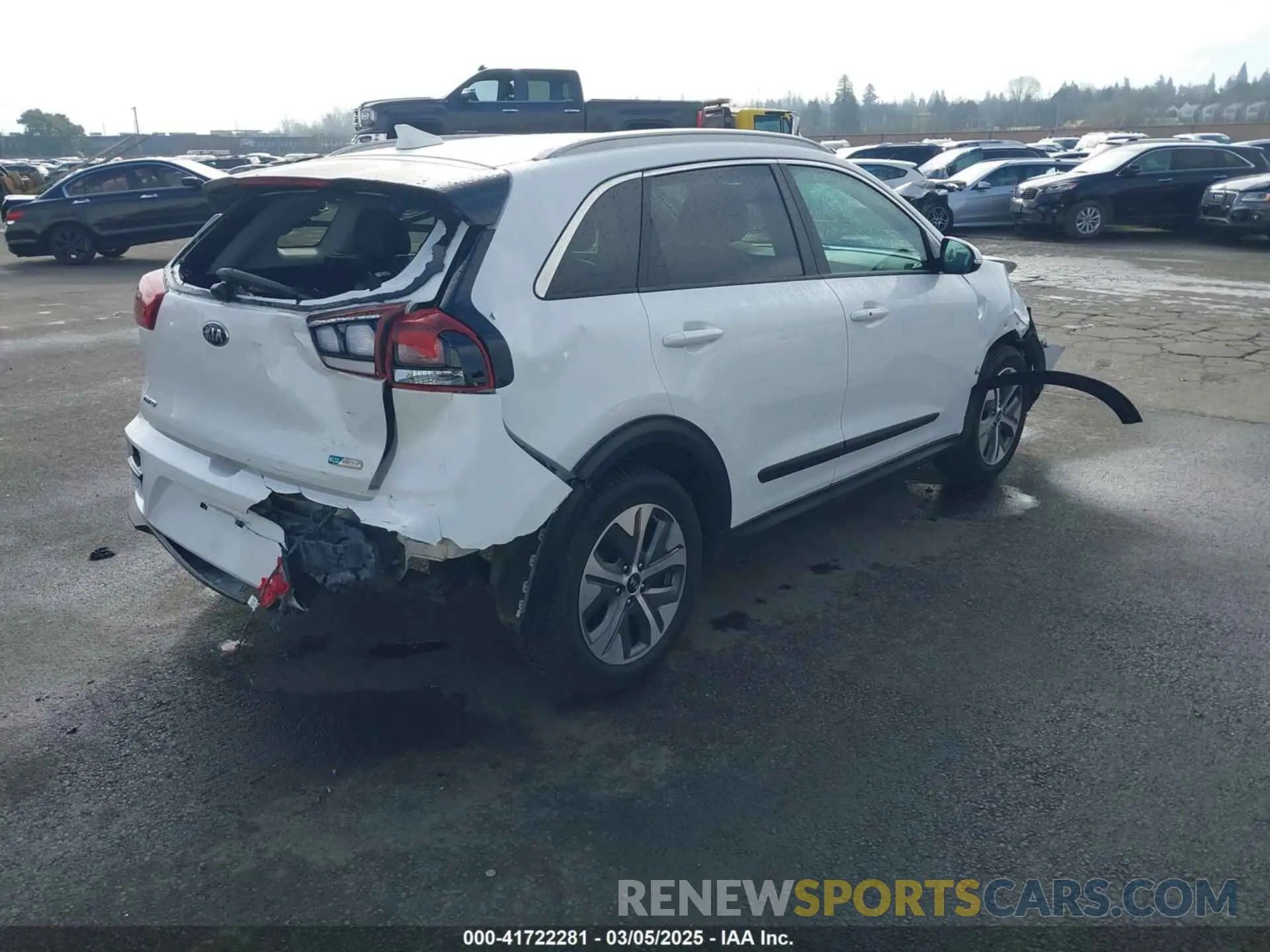 4 Photograph of a damaged car KNDCC3LG9L5055729 KIA NIRO EV 2020