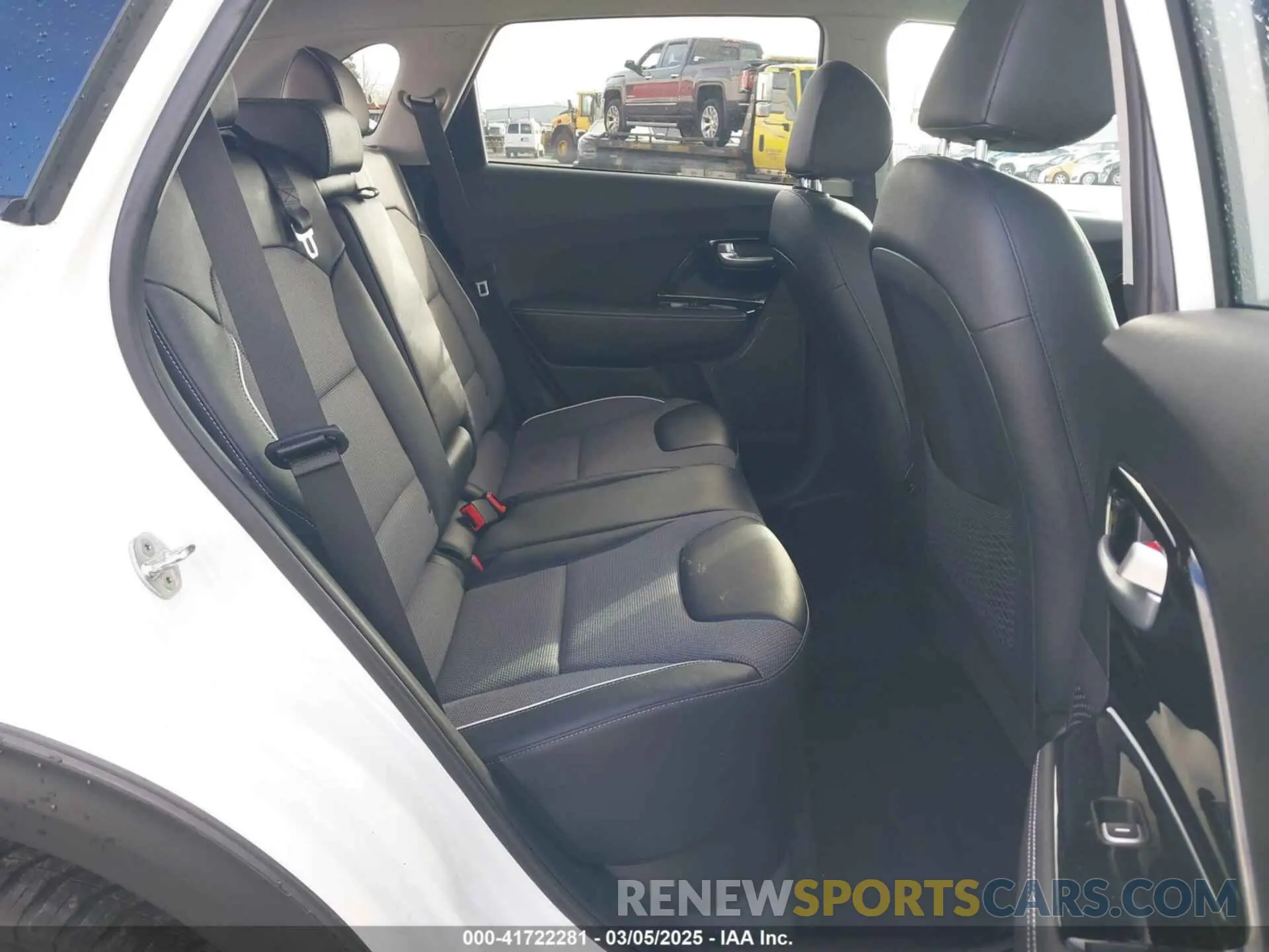 8 Photograph of a damaged car KNDCC3LG9L5055729 KIA NIRO EV 2020