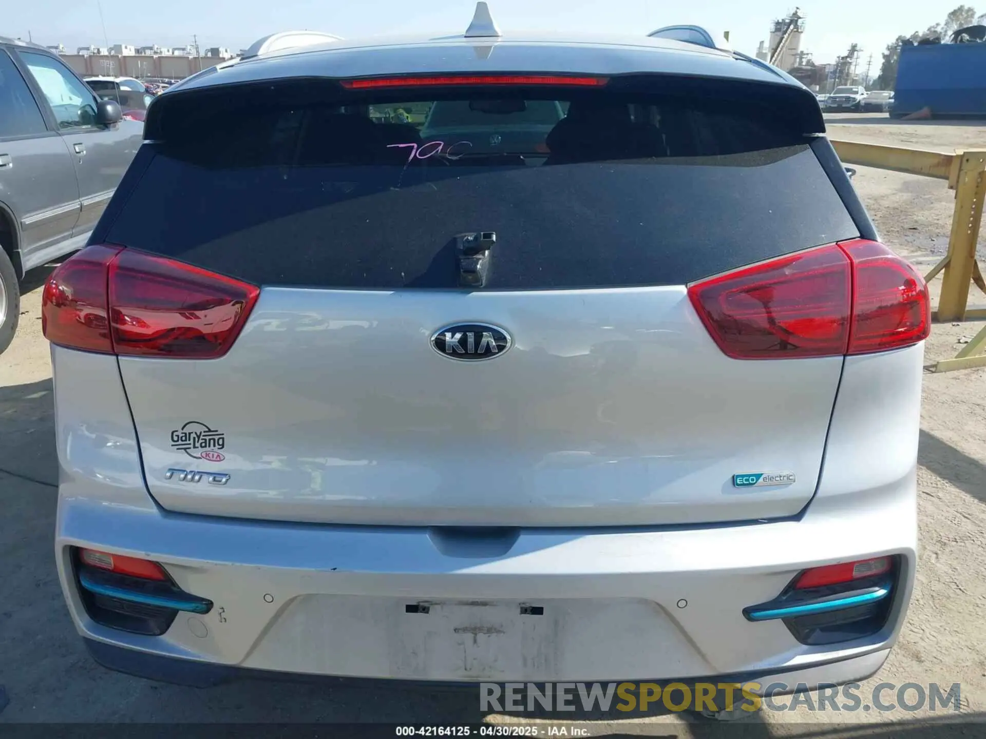 16 Photograph of a damaged car KNDCE3LG1L5071000 KIA NIRO EV 2020