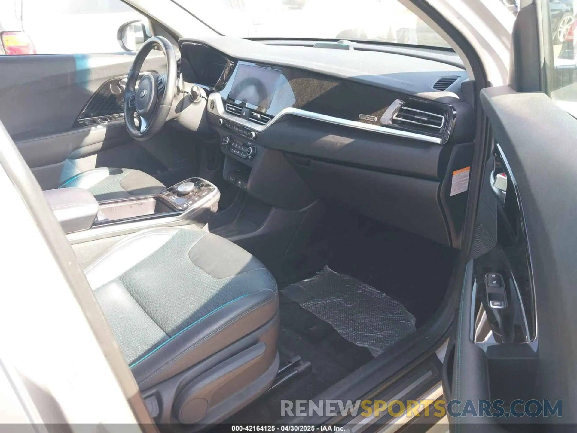 5 Photograph of a damaged car KNDCE3LG1L5071000 KIA NIRO EV 2020