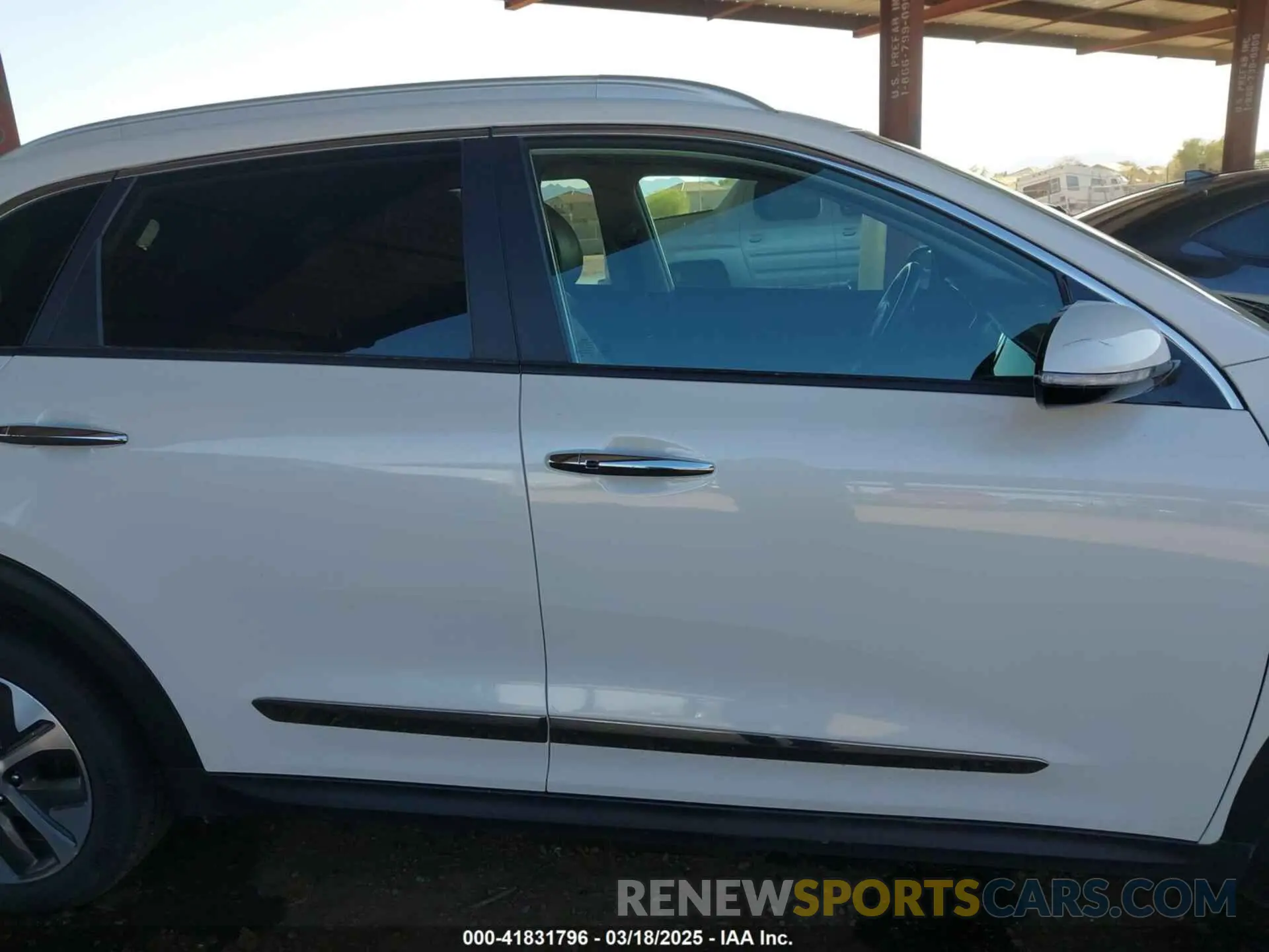 14 Photograph of a damaged car KNDCE3LG2L5072673 KIA NIRO EV 2020