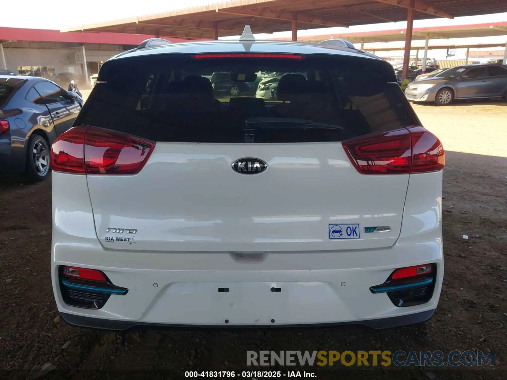17 Photograph of a damaged car KNDCE3LG2L5072673 KIA NIRO EV 2020