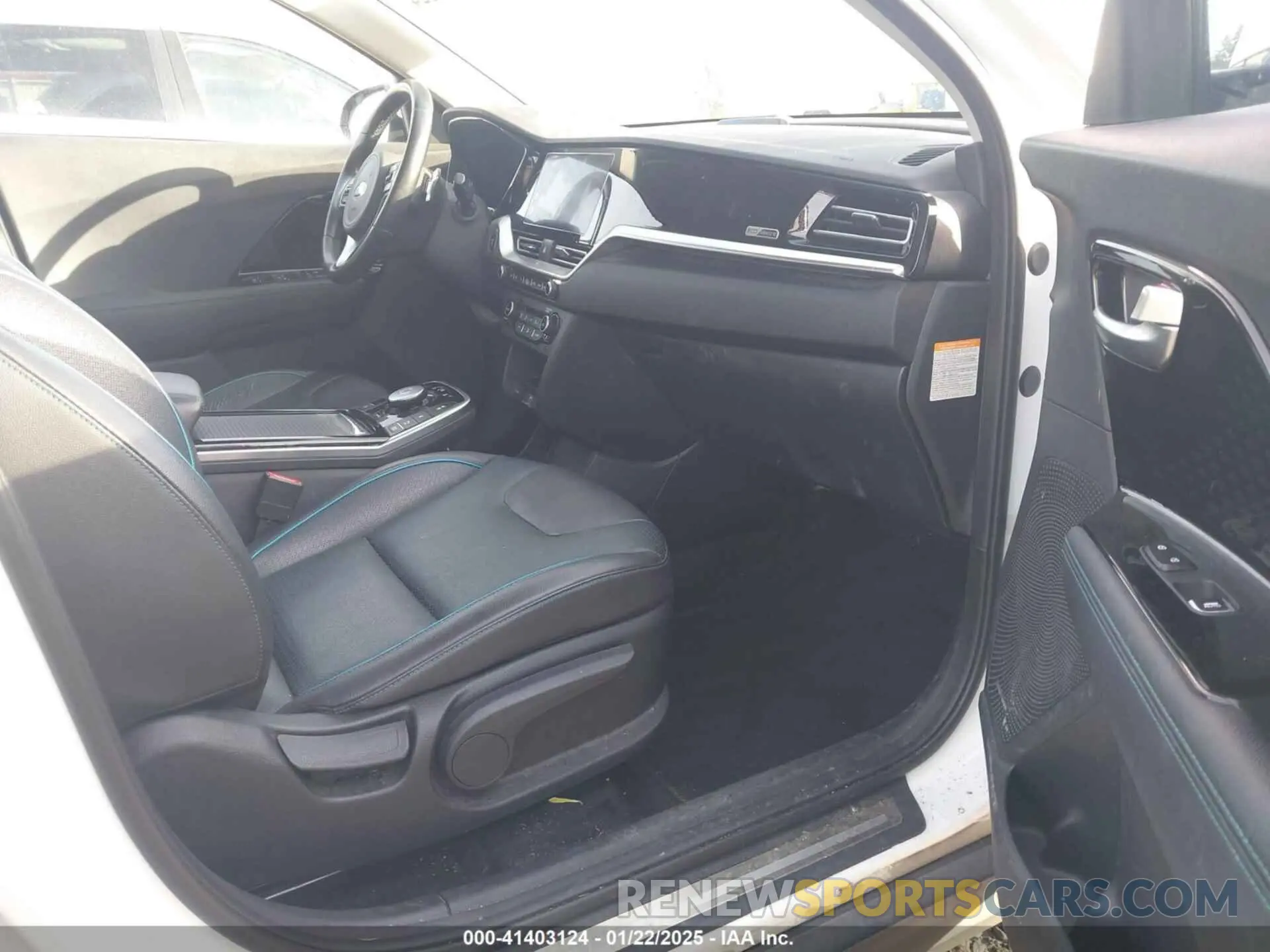 5 Photograph of a damaged car KNDCE3LG3L5036443 KIA NIRO EV 2020