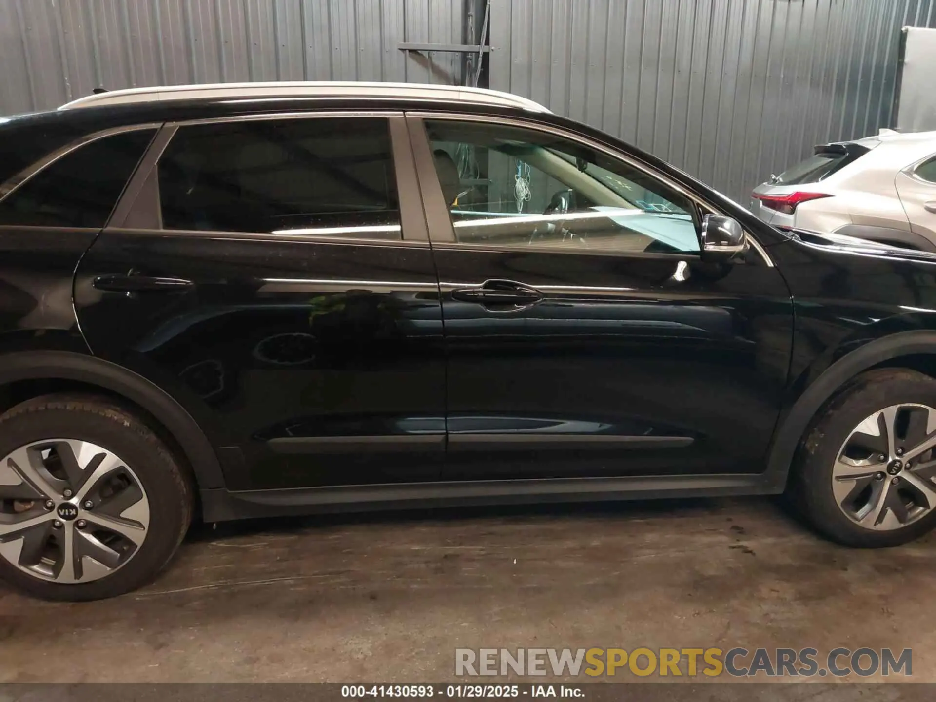 13 Photograph of a damaged car KNDCE3LG3L5073735 KIA NIRO EV 2020