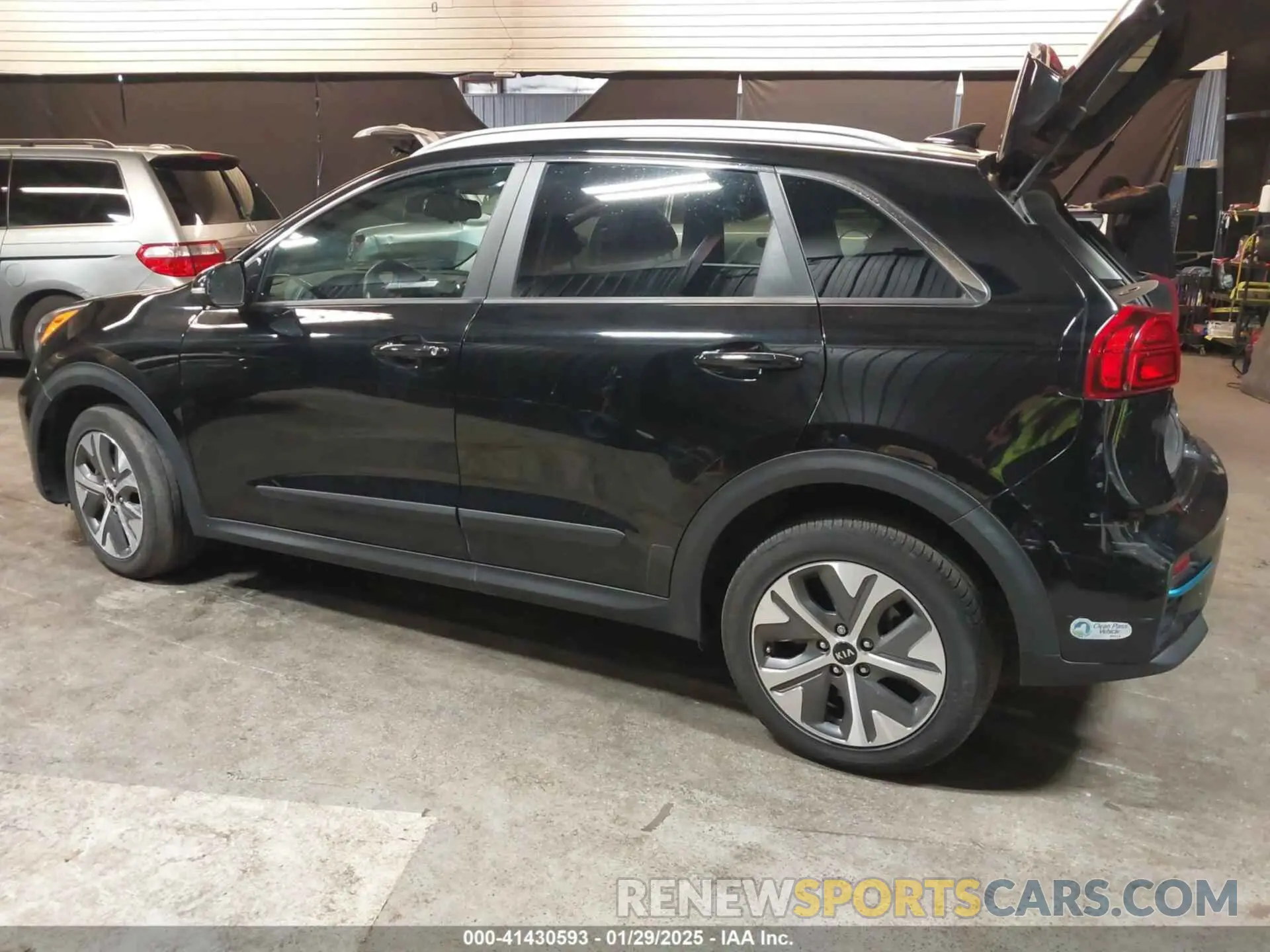3 Photograph of a damaged car KNDCE3LG3L5073735 KIA NIRO EV 2020