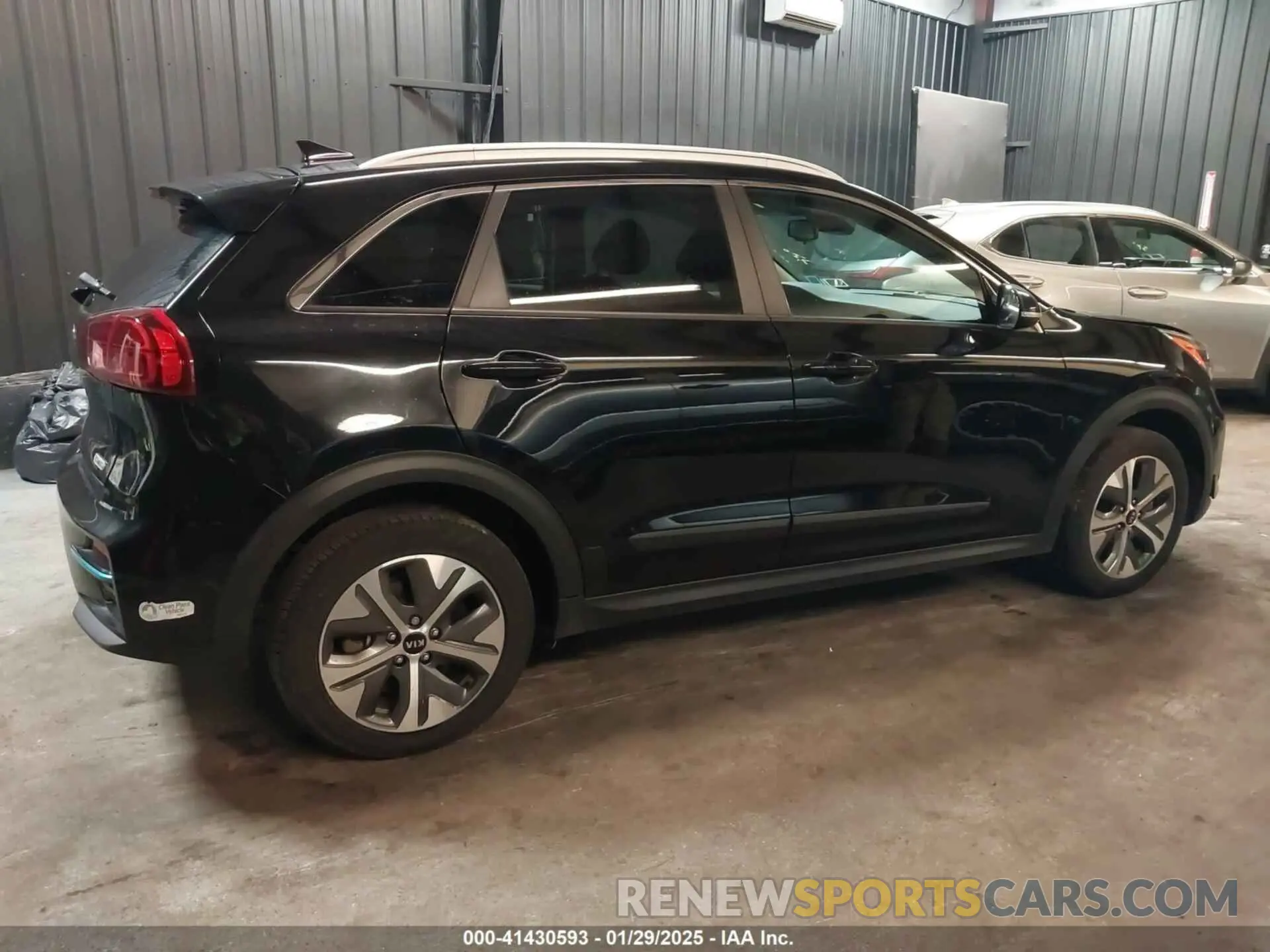 4 Photograph of a damaged car KNDCE3LG3L5073735 KIA NIRO EV 2020