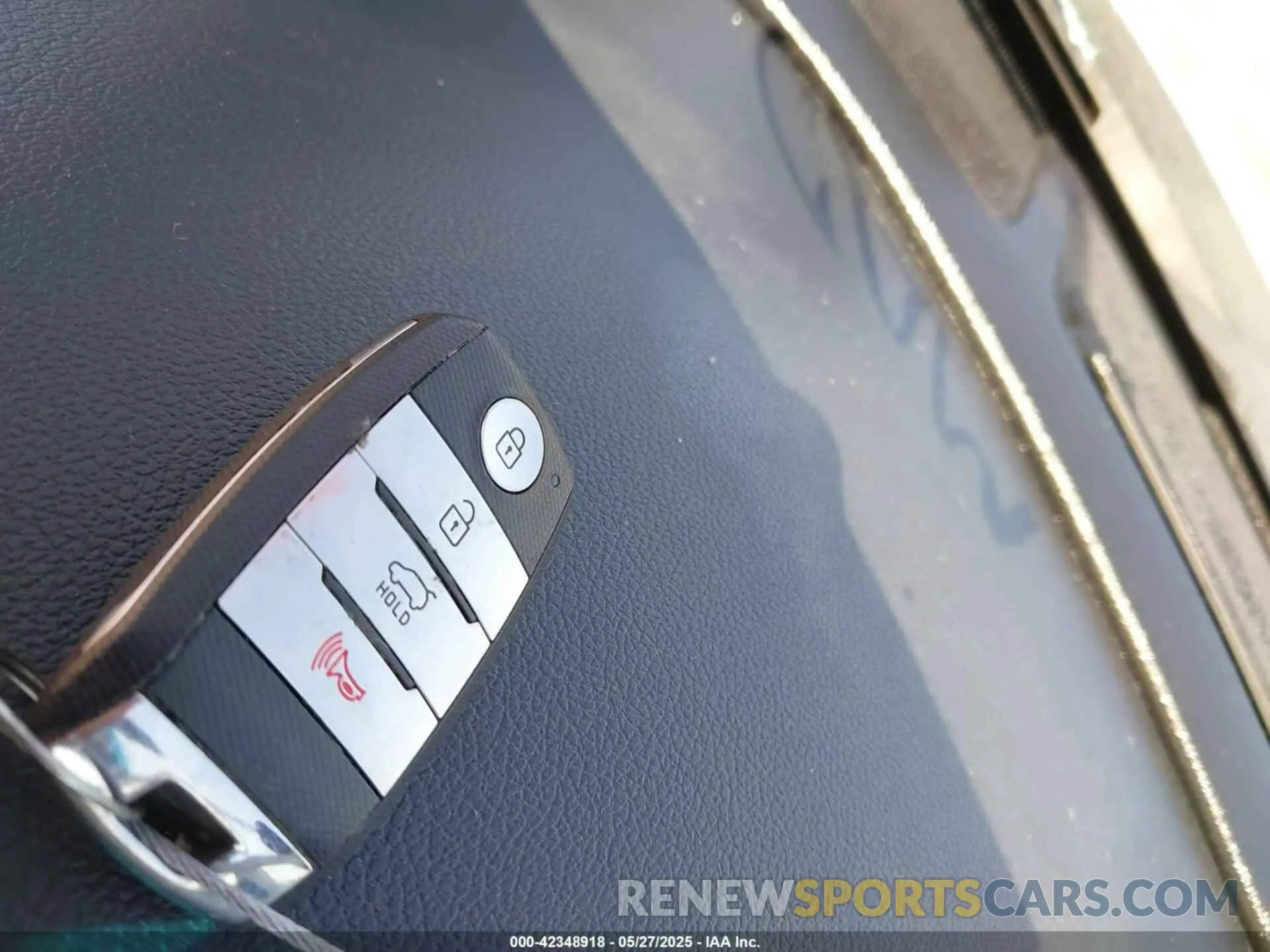 11 Photograph of a damaged car KNDCE3LG8L5048717 KIA NIRO EV 2020