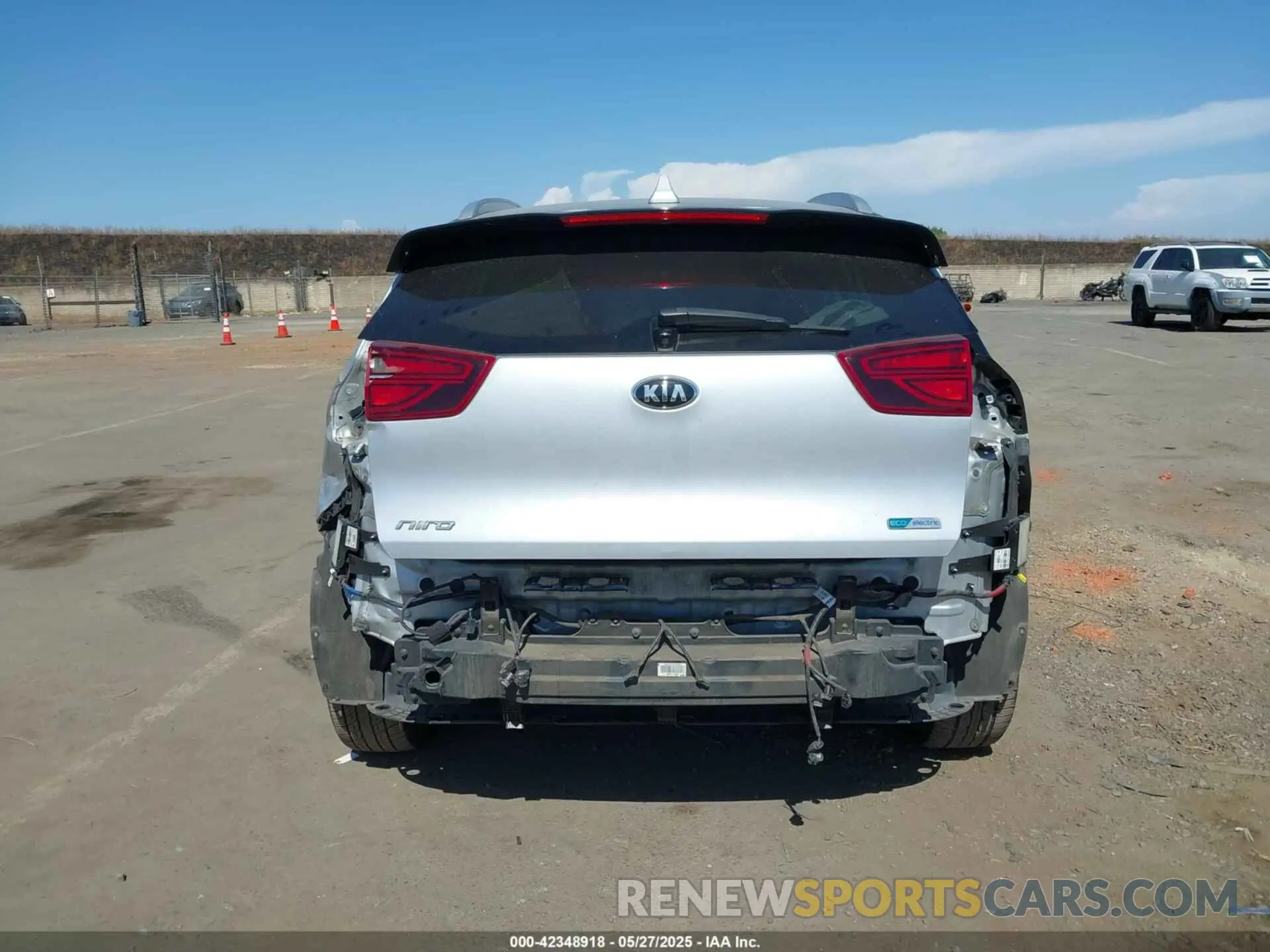 17 Photograph of a damaged car KNDCE3LG8L5048717 KIA NIRO EV 2020