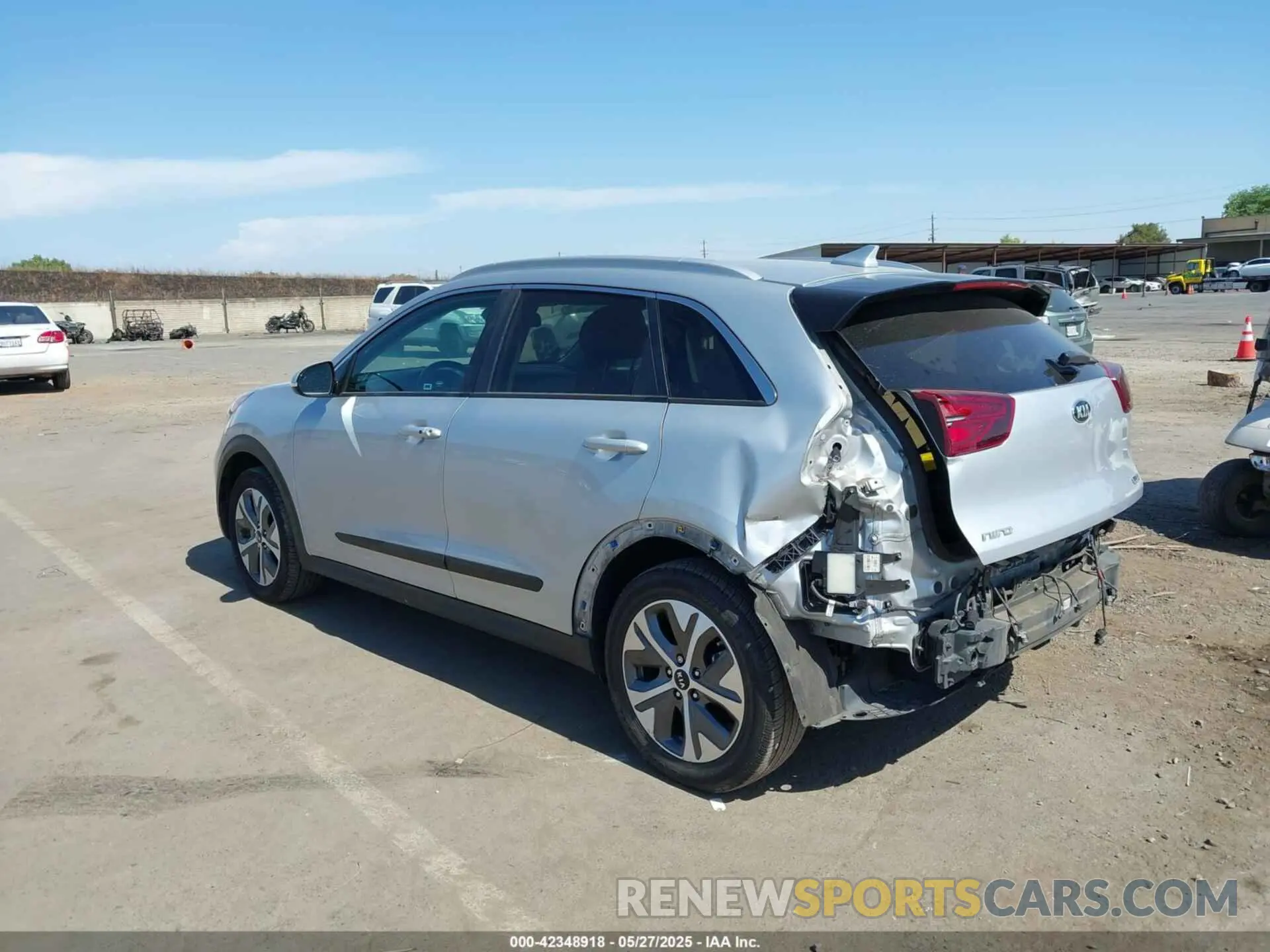 3 Photograph of a damaged car KNDCE3LG8L5048717 KIA NIRO EV 2020