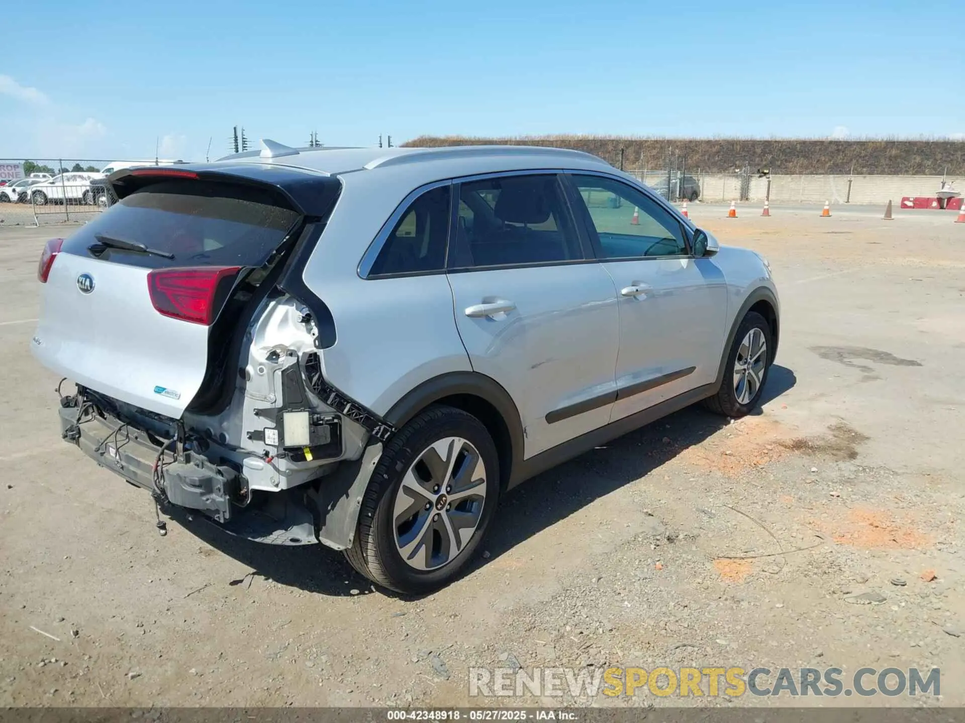 4 Photograph of a damaged car KNDCE3LG8L5048717 KIA NIRO EV 2020